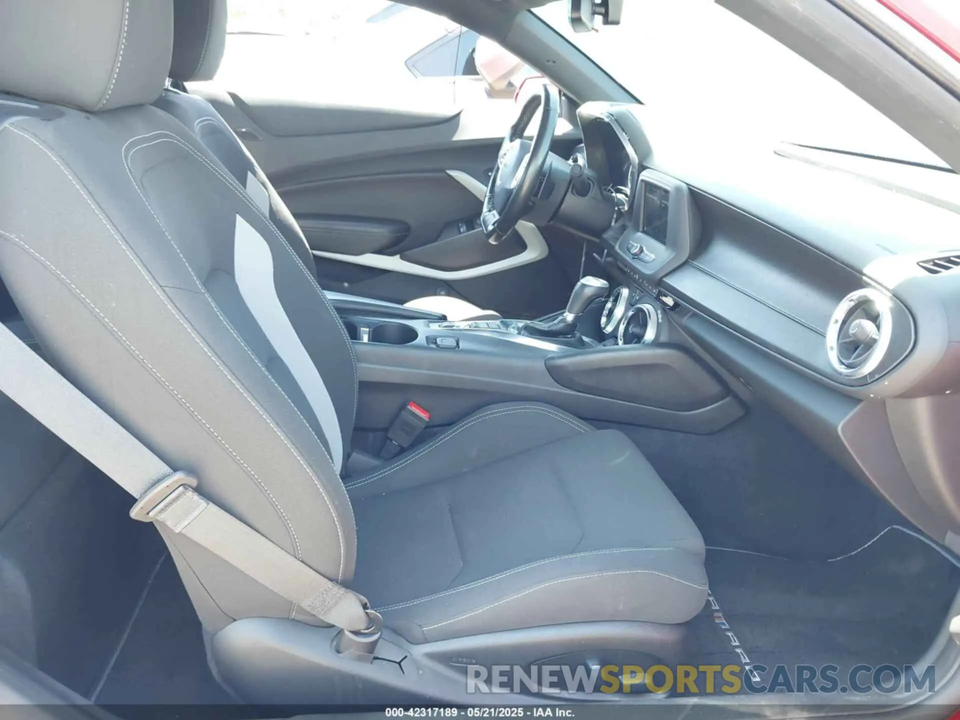 5 Photograph of a damaged car 1G1FB1RS0K0113439 CHEVROLET CAMARO 2019