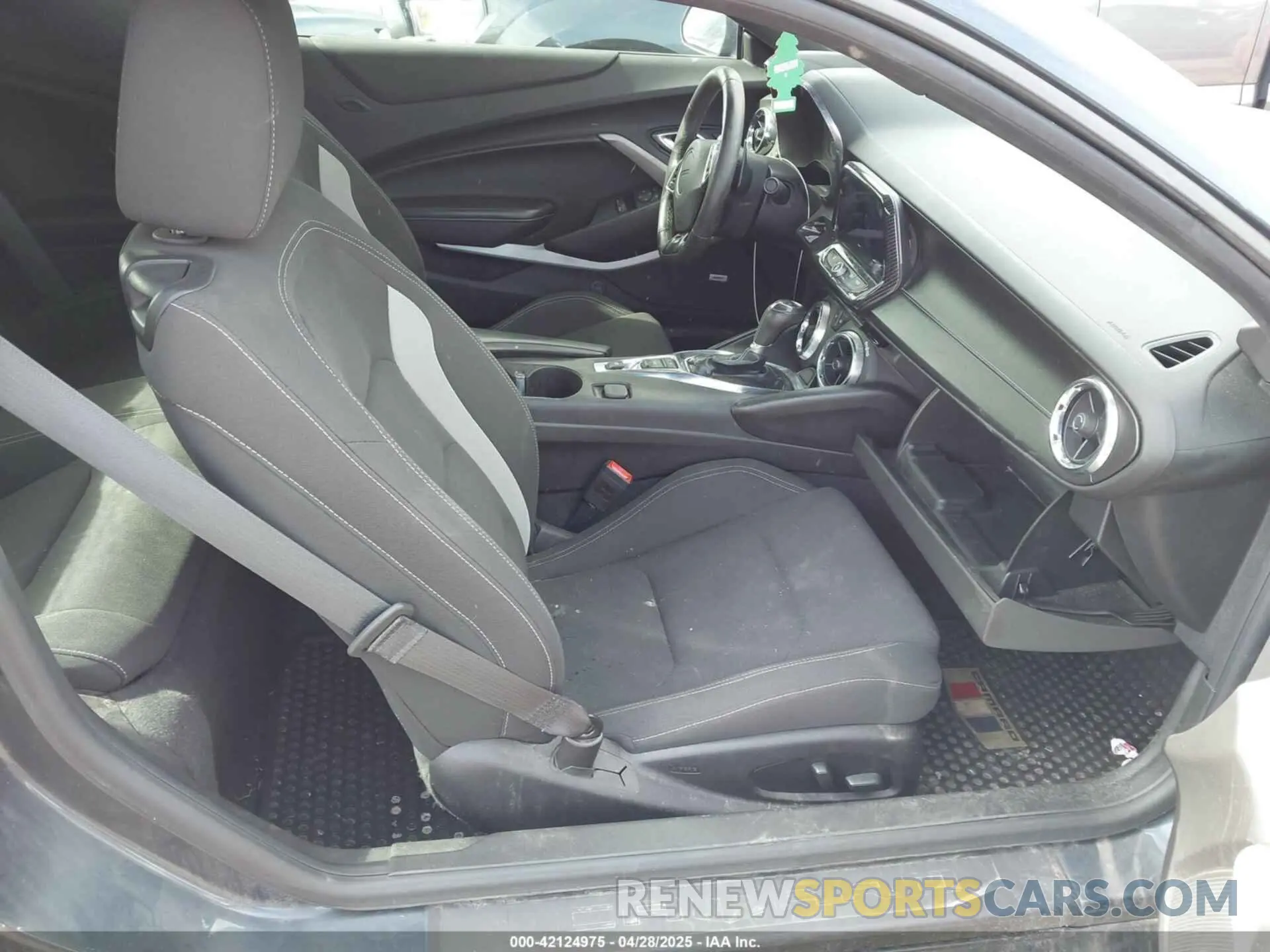 5 Photograph of a damaged car 1G1FB1RS4K0148193 CHEVROLET CAMARO 2019