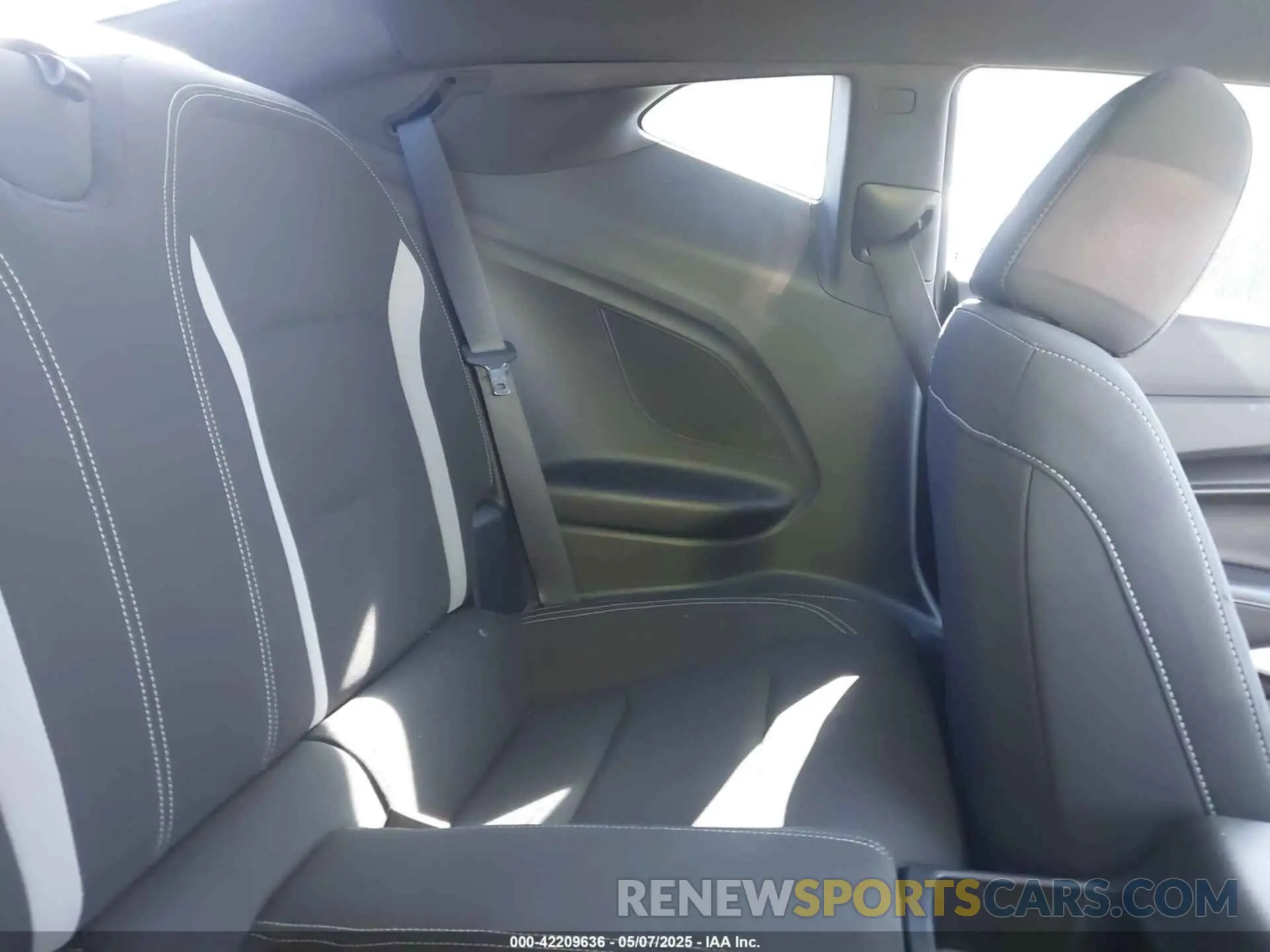 8 Photograph of a damaged car 1G1FB1RS6K0151533 CHEVROLET CAMARO 2019