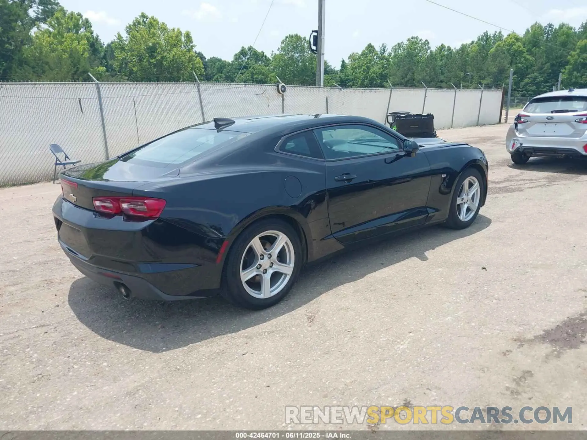 4 Photograph of a damaged car 1G1FB1RS9K0109955 CHEVROLET CAMARO 2019