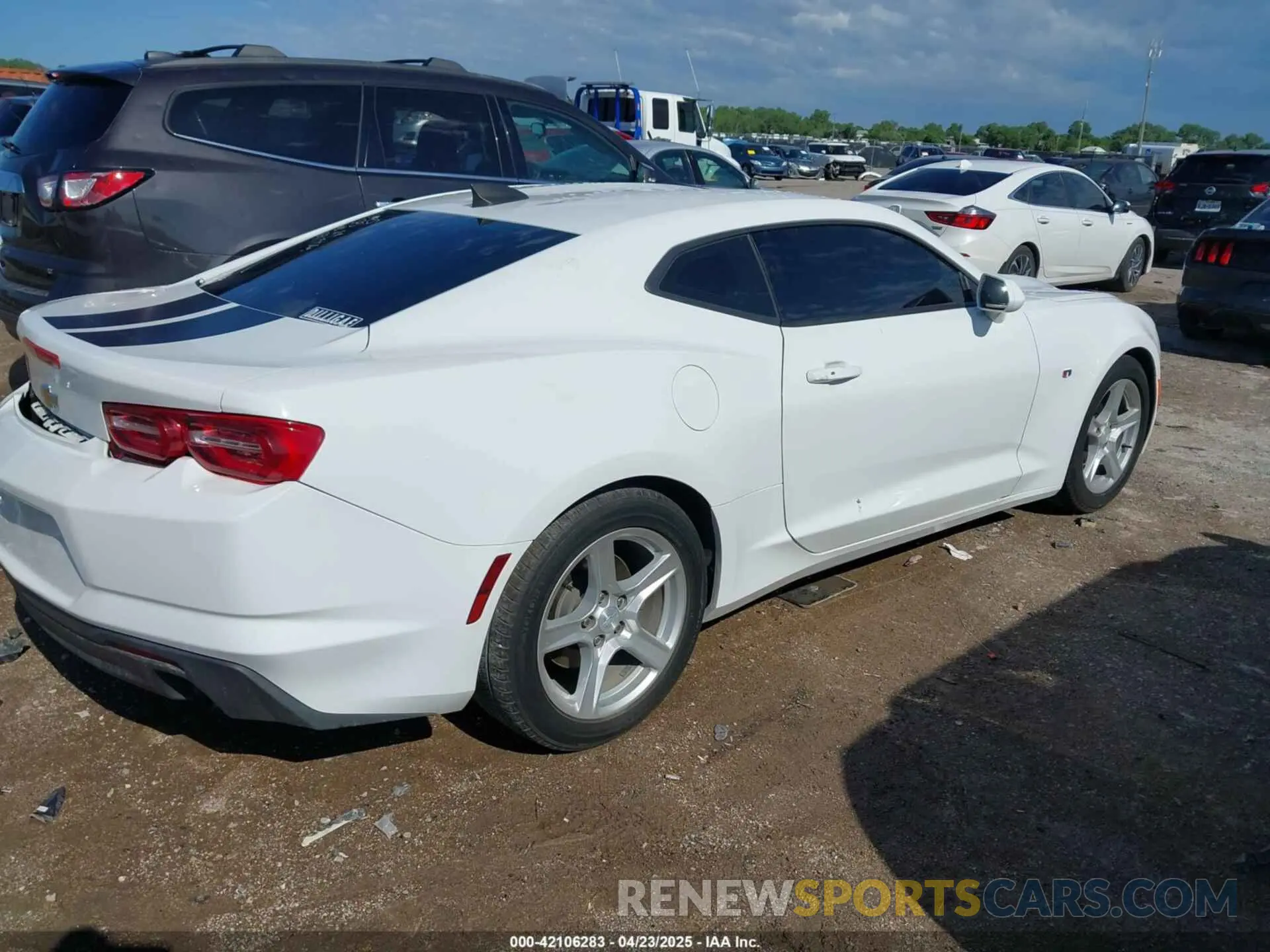 4 Photograph of a damaged car 1G1FB1RX0K0149384 CHEVROLET CAMARO 2019