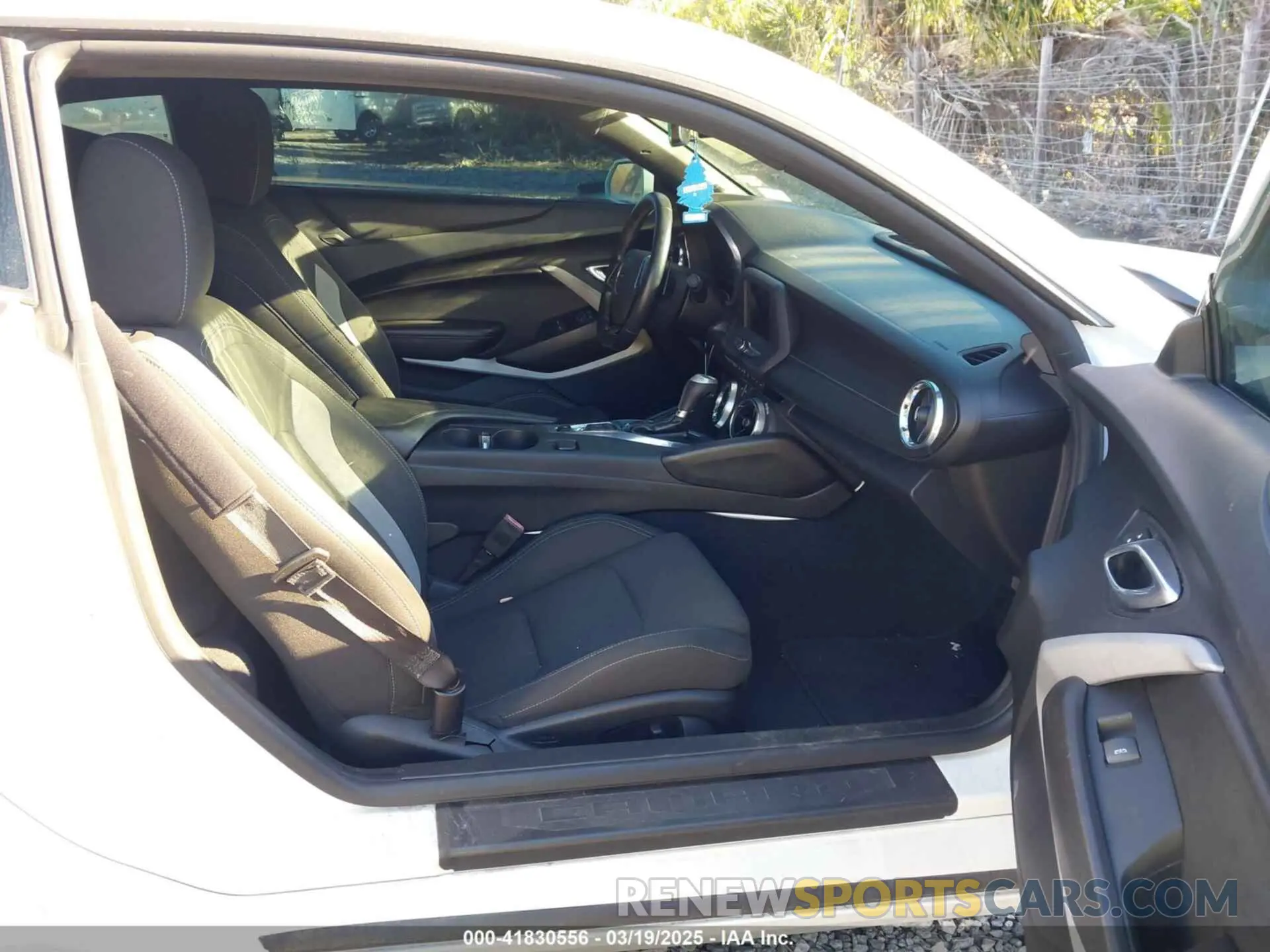 5 Photograph of a damaged car 1G1FB1RX3K0125712 CHEVROLET CAMARO 2019