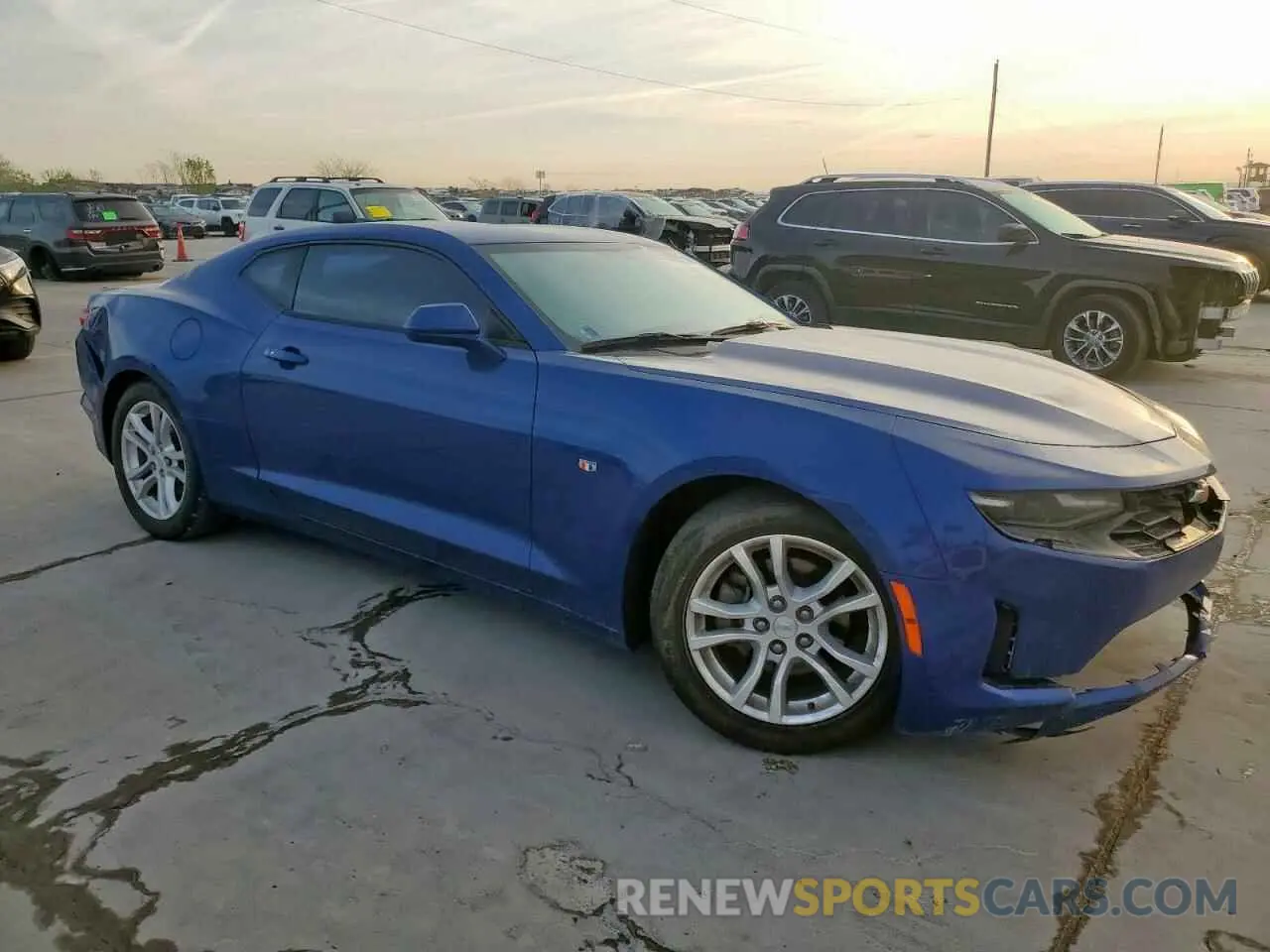 4 Photograph of a damaged car 1G1FB1RX4K0114749 CHEVROLET CAMARO 2019