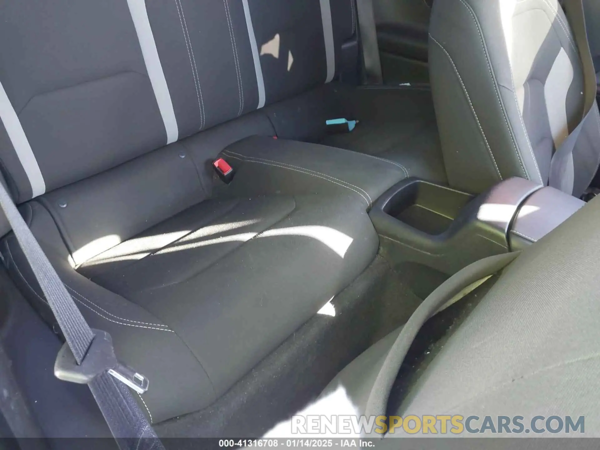 8 Photograph of a damaged car 1G1FB1RX4K0124889 CHEVROLET CAMARO 2019