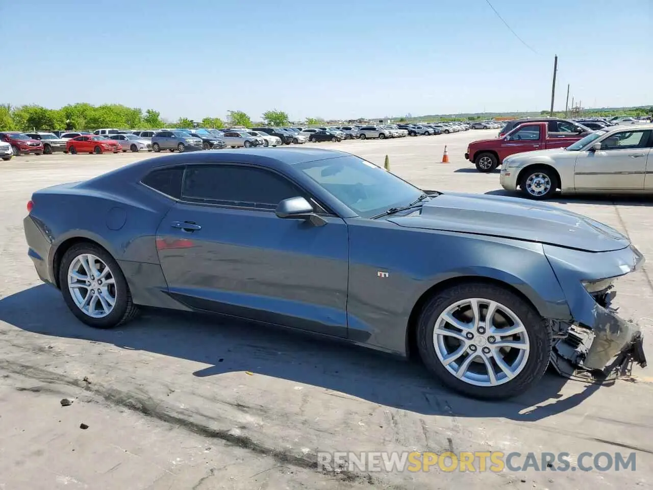 4 Photograph of a damaged car 1G1FB1RX5K0136257 CHEVROLET CAMARO 2019