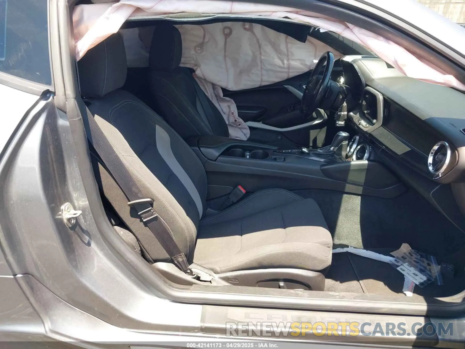 5 Photograph of a damaged car 1G1FF1R72K0115063 CHEVROLET CAMARO 2019