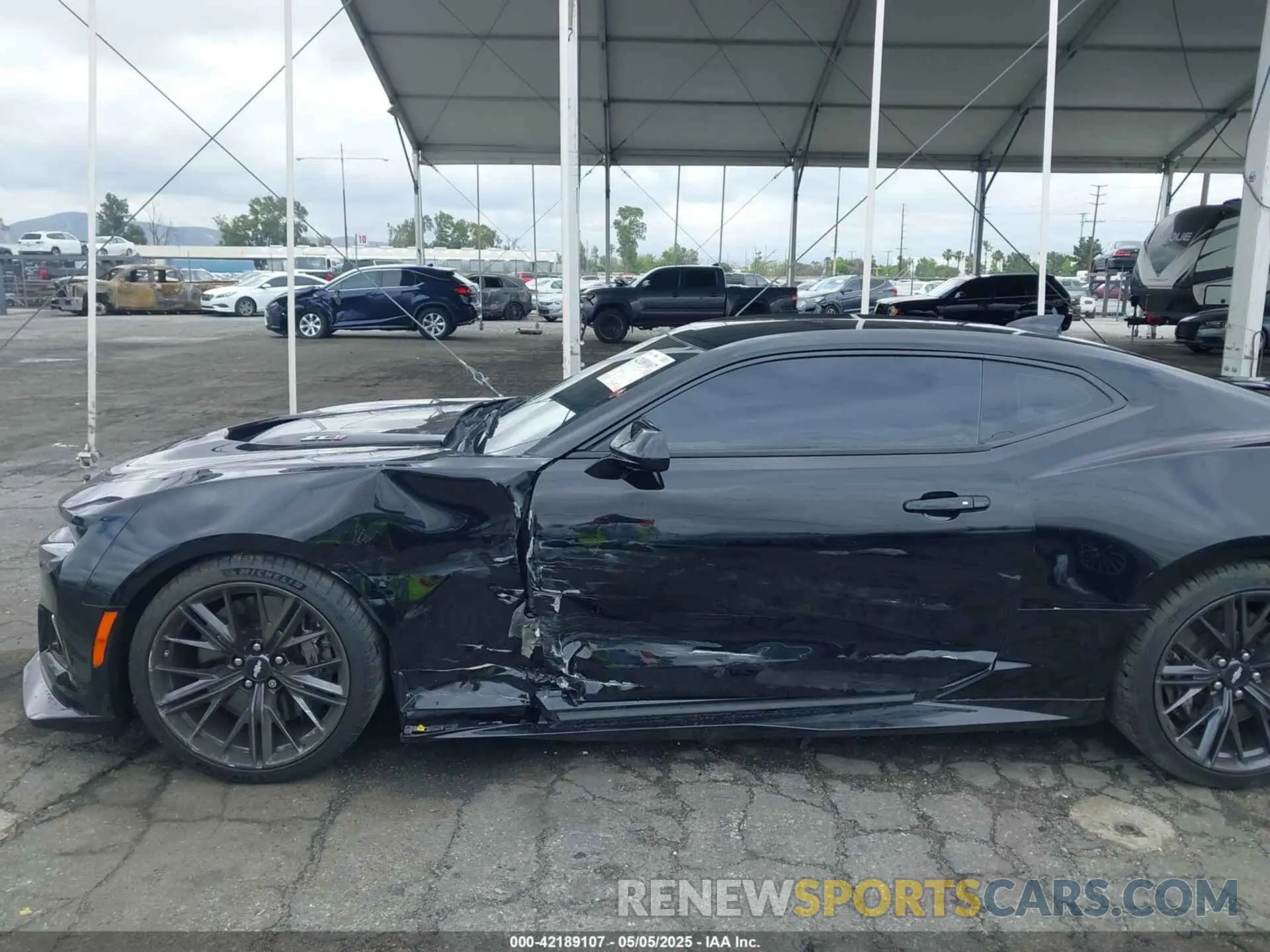 18 Photograph of a damaged car 1G1FK1R6XK0127948 CHEVROLET CAMARO 2019