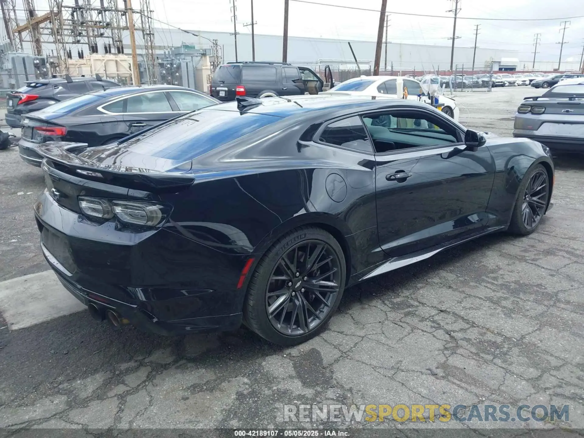 4 Photograph of a damaged car 1G1FK1R6XK0127948 CHEVROLET CAMARO 2019
