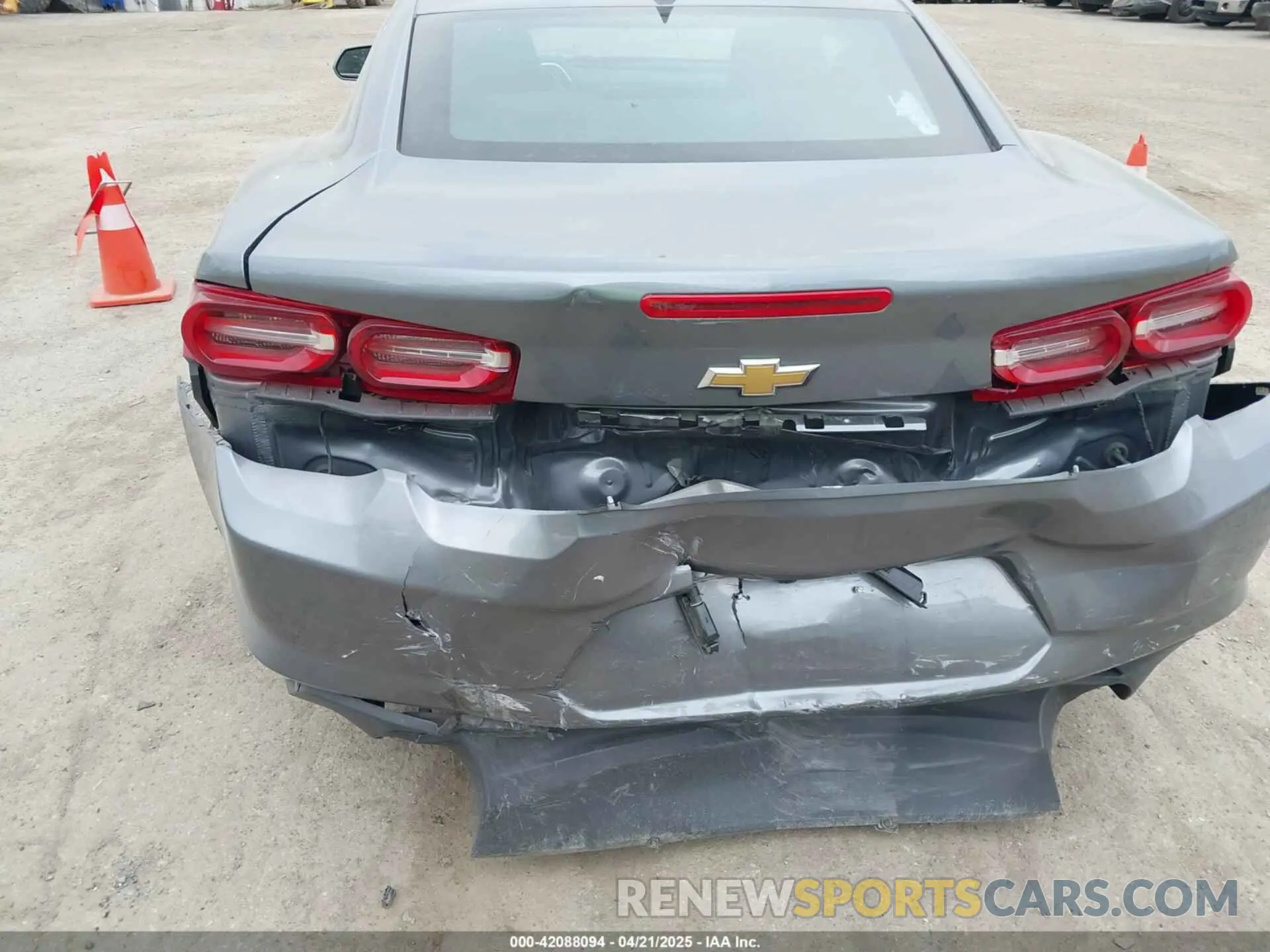 6 Photograph of a damaged car 1G1FA1RX8L0106464 CHEVROLET CAMARO 2020