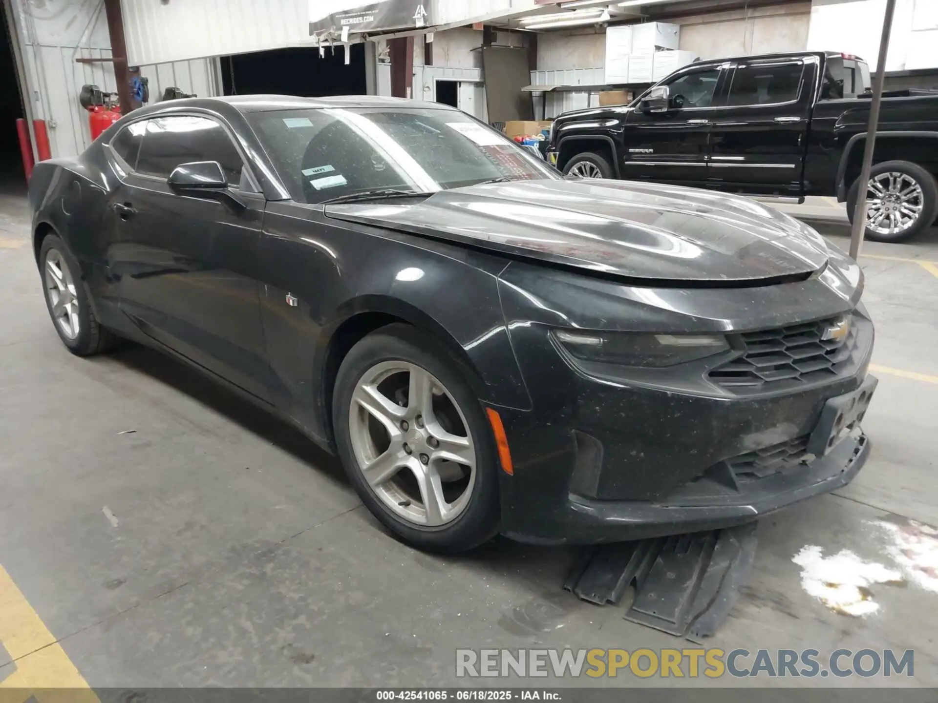 1 Photograph of a damaged car 1G1FB1RX2L0108613 CHEVROLET CAMARO 2020