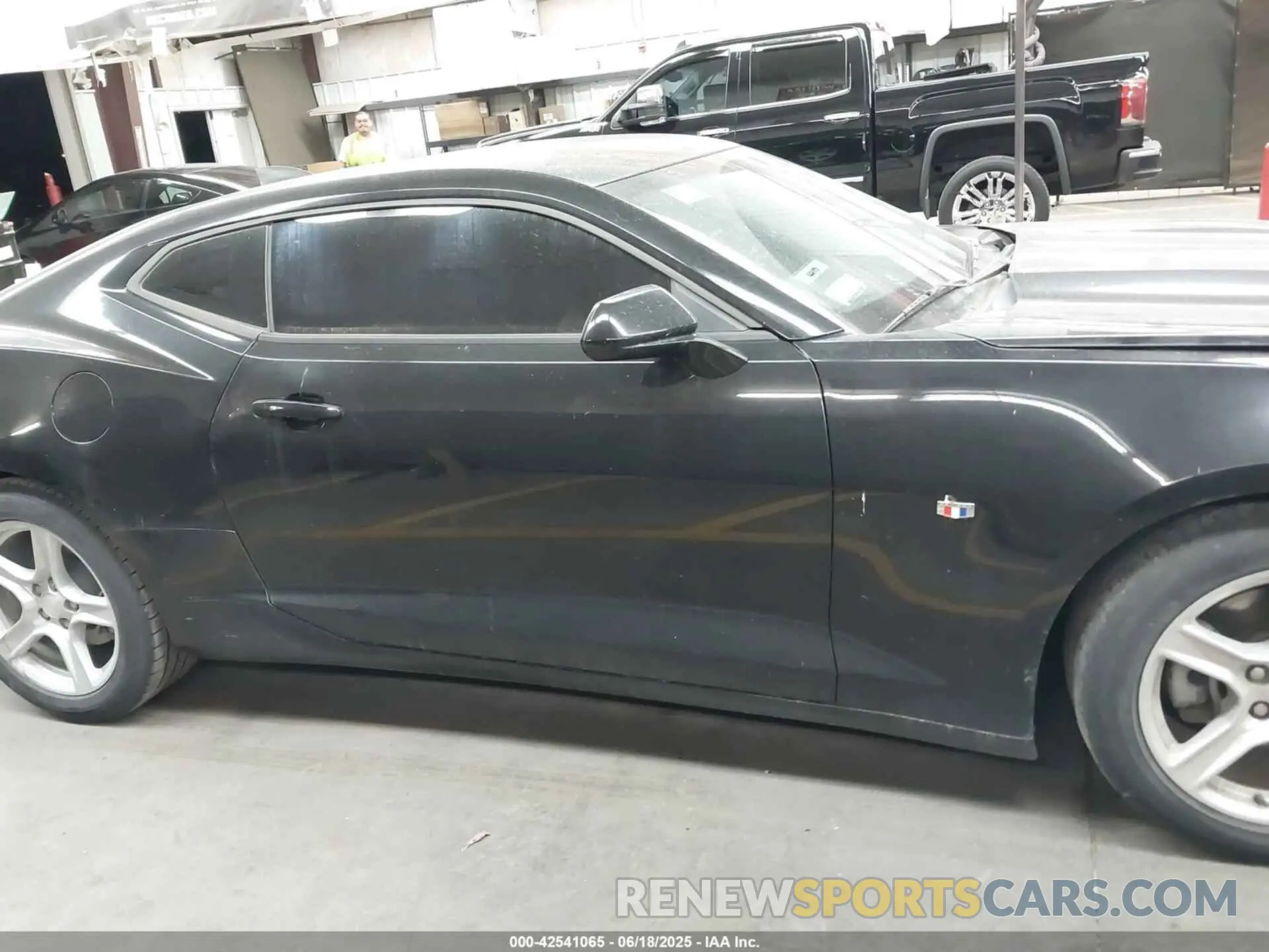 13 Photograph of a damaged car 1G1FB1RX2L0108613 CHEVROLET CAMARO 2020