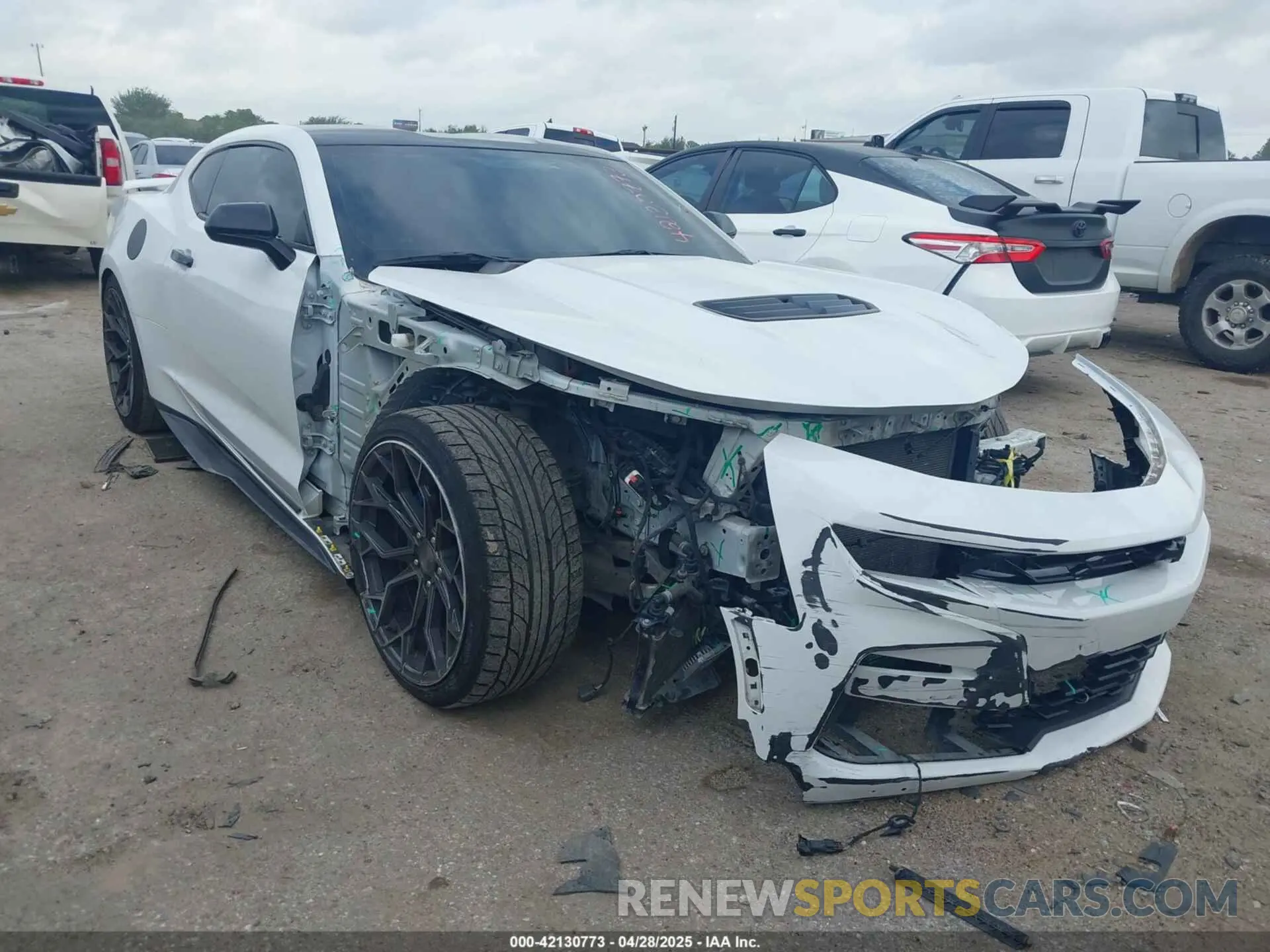1 Photograph of a damaged car 1G1FF1R71L0142367 CHEVROLET CAMARO 2020