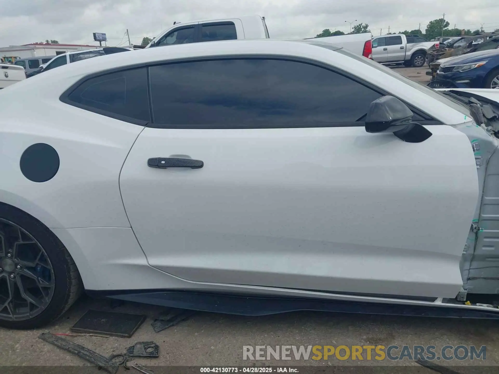 14 Photograph of a damaged car 1G1FF1R71L0142367 CHEVROLET CAMARO 2020