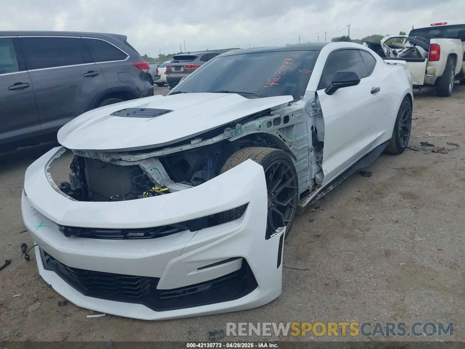 2 Photograph of a damaged car 1G1FF1R71L0142367 CHEVROLET CAMARO 2020