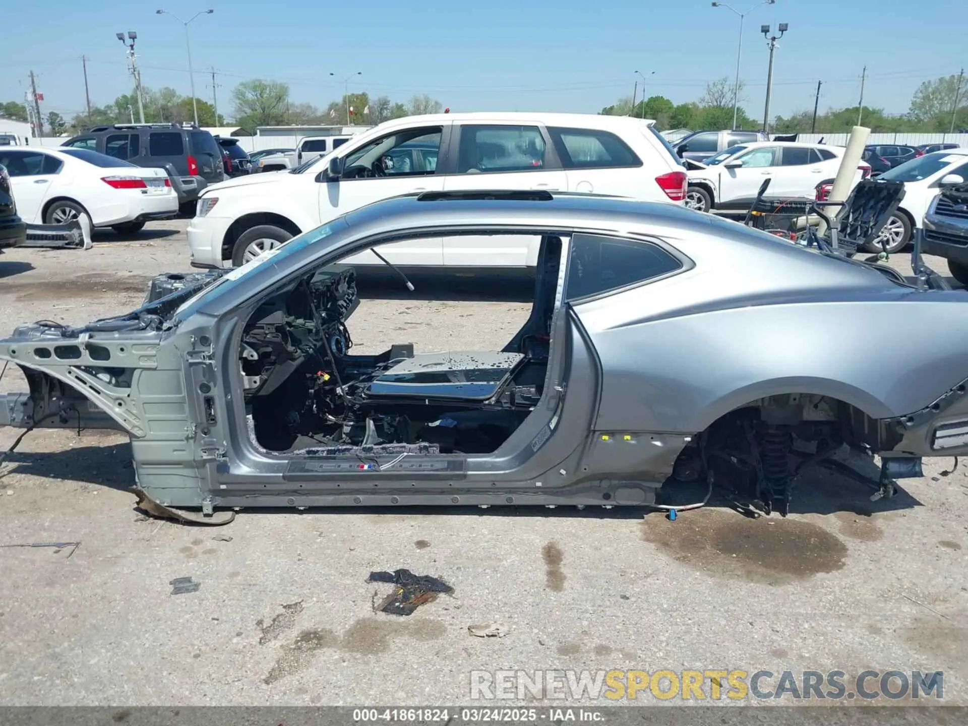 13 Photograph of a damaged car 1G1FK1R67L0106928 CHEVROLET CAMARO 2020