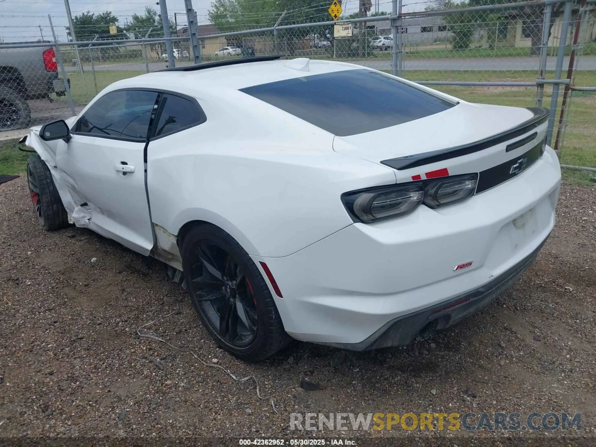 3 Photograph of a damaged car 1G1FB1RS1M0127630 CHEVROLET CAMARO 2021