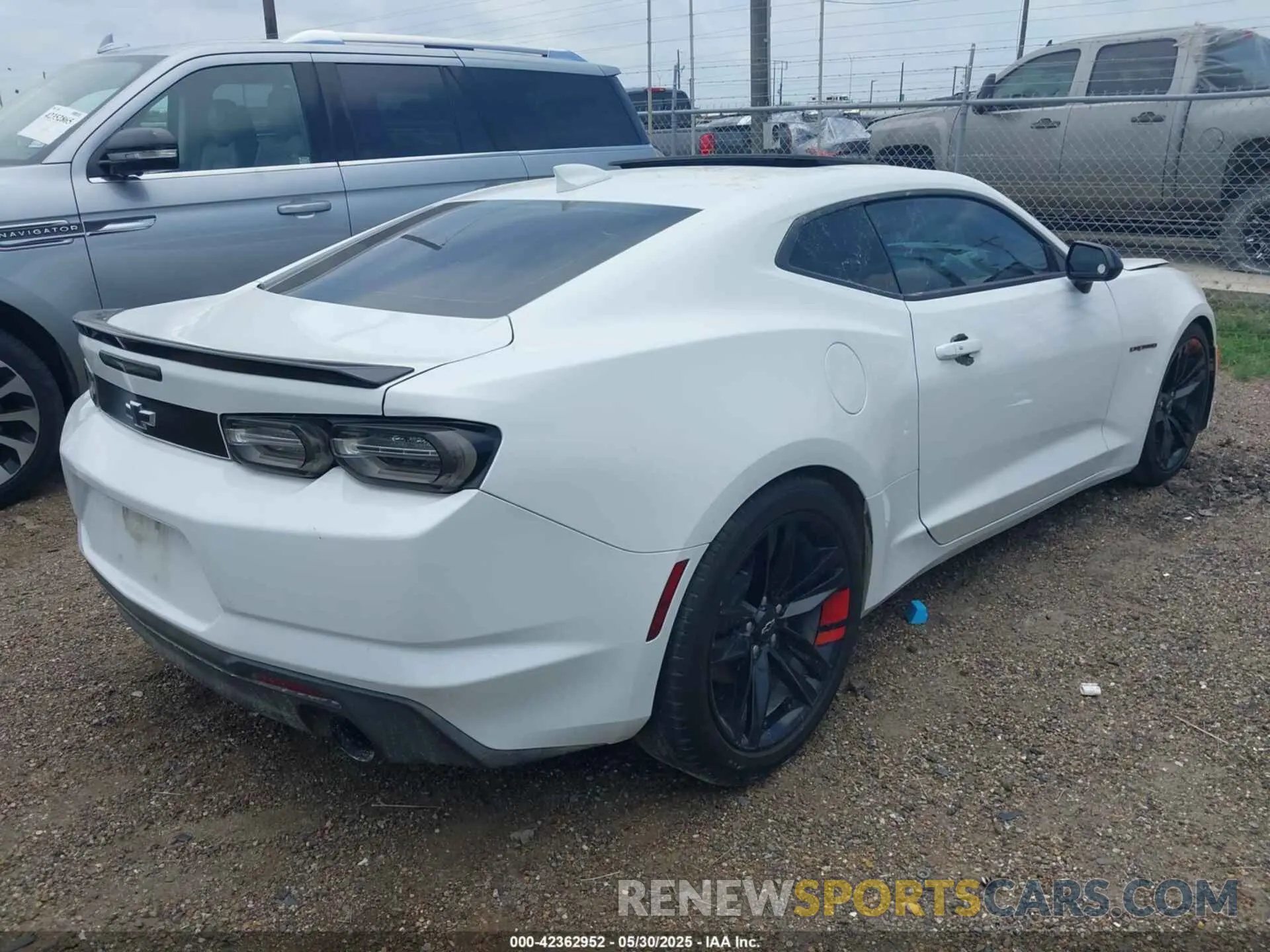 4 Photograph of a damaged car 1G1FB1RS1M0127630 CHEVROLET CAMARO 2021
