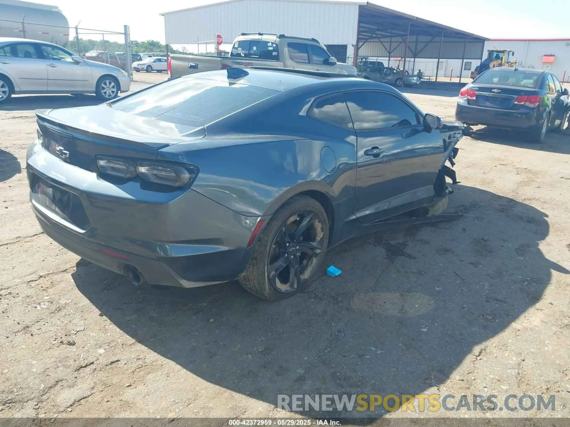 4 Photograph of a damaged car 1G1FB1RS9M0100465 CHEVROLET CAMARO 2021