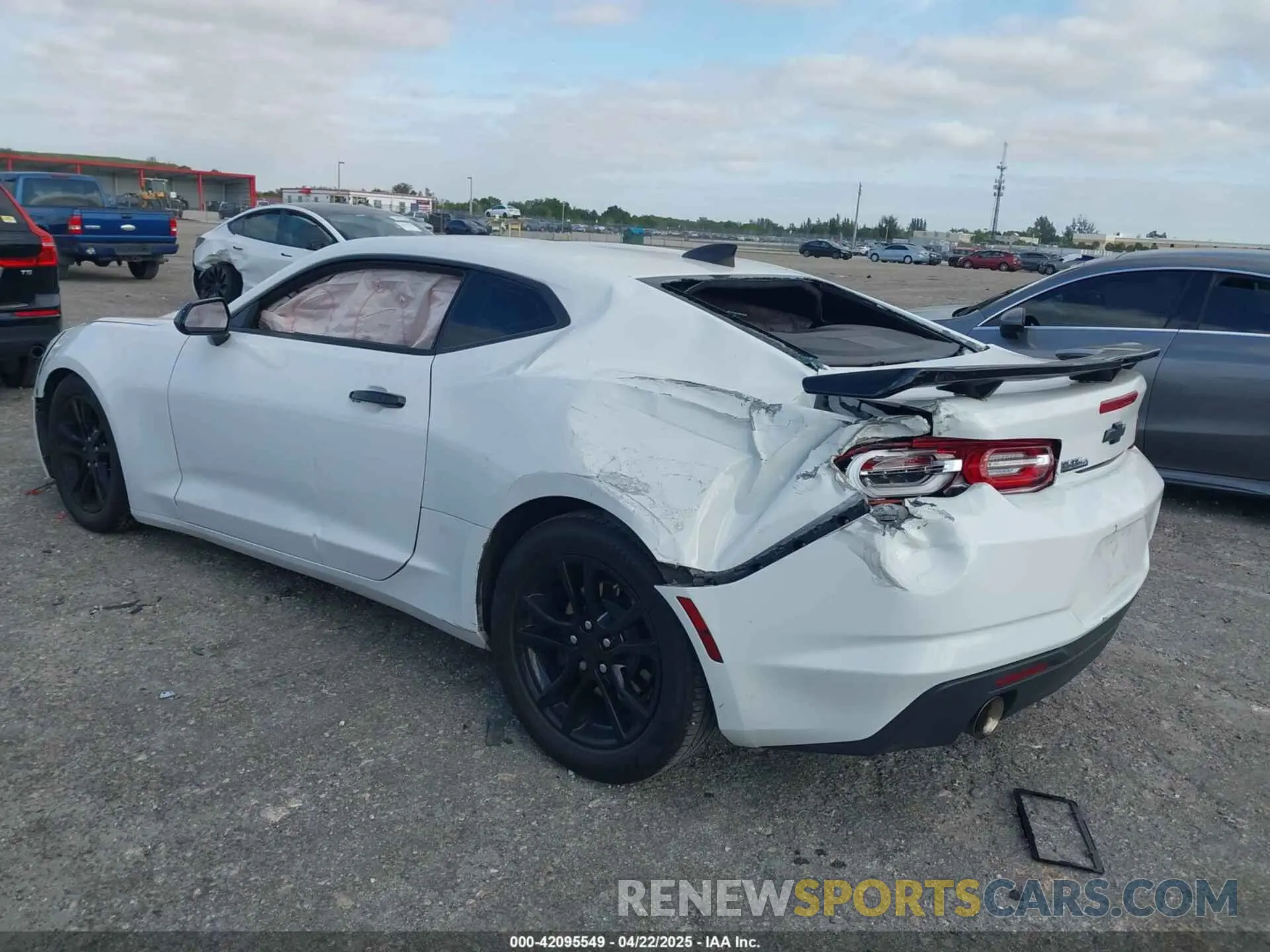 3 Photograph of a damaged car 1G1FB1RX1M0101783 CHEVROLET CAMARO 2021