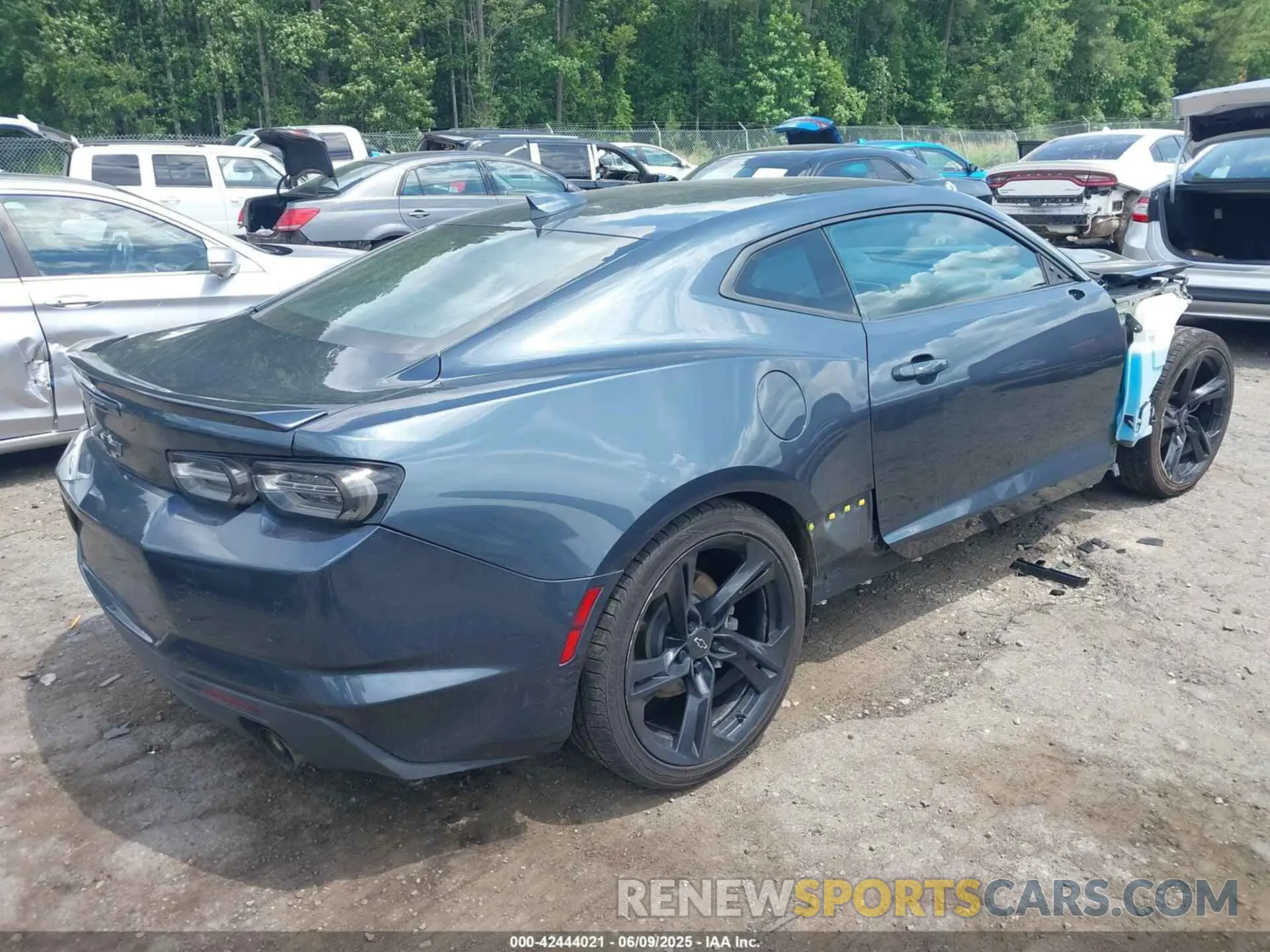 4 Photograph of a damaged car 1G1FB1RX8M0104325 CHEVROLET CAMARO 2021