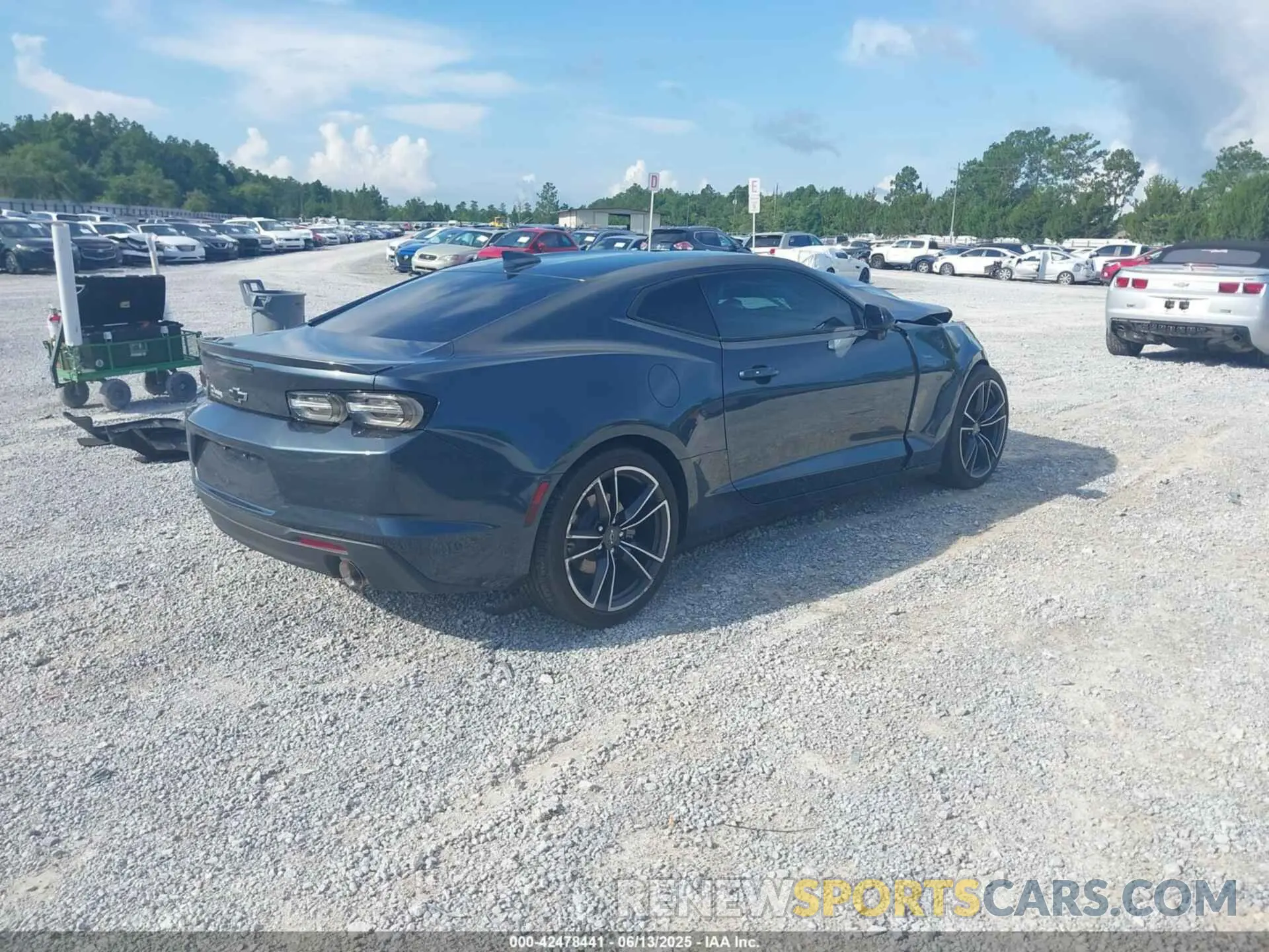 4 Photograph of a damaged car 1G1FB1RX8M0124168 CHEVROLET CAMARO 2021