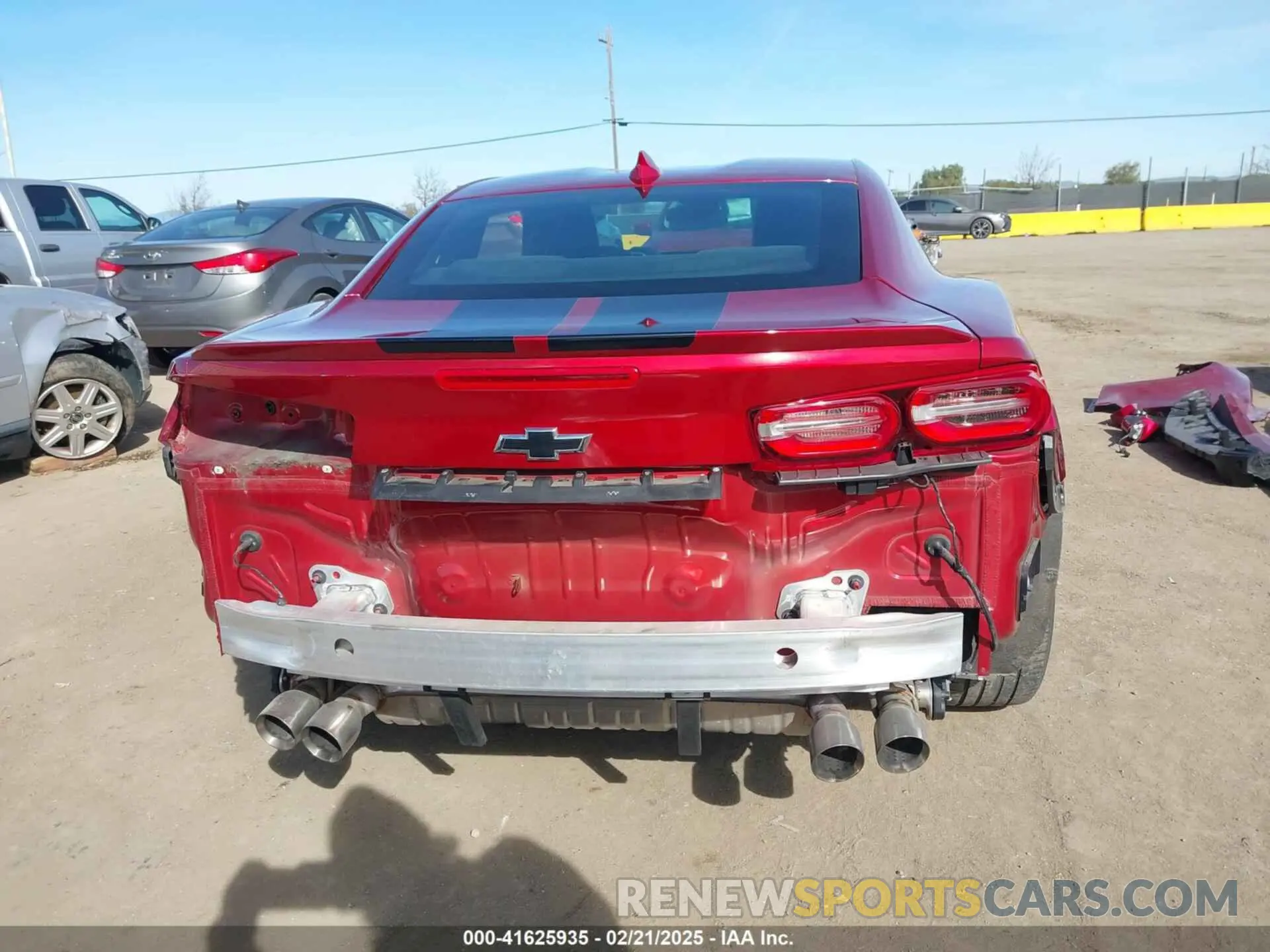 17 Photograph of a damaged car 1G1FE1R79M0141925 CHEVROLET CAMARO 2021