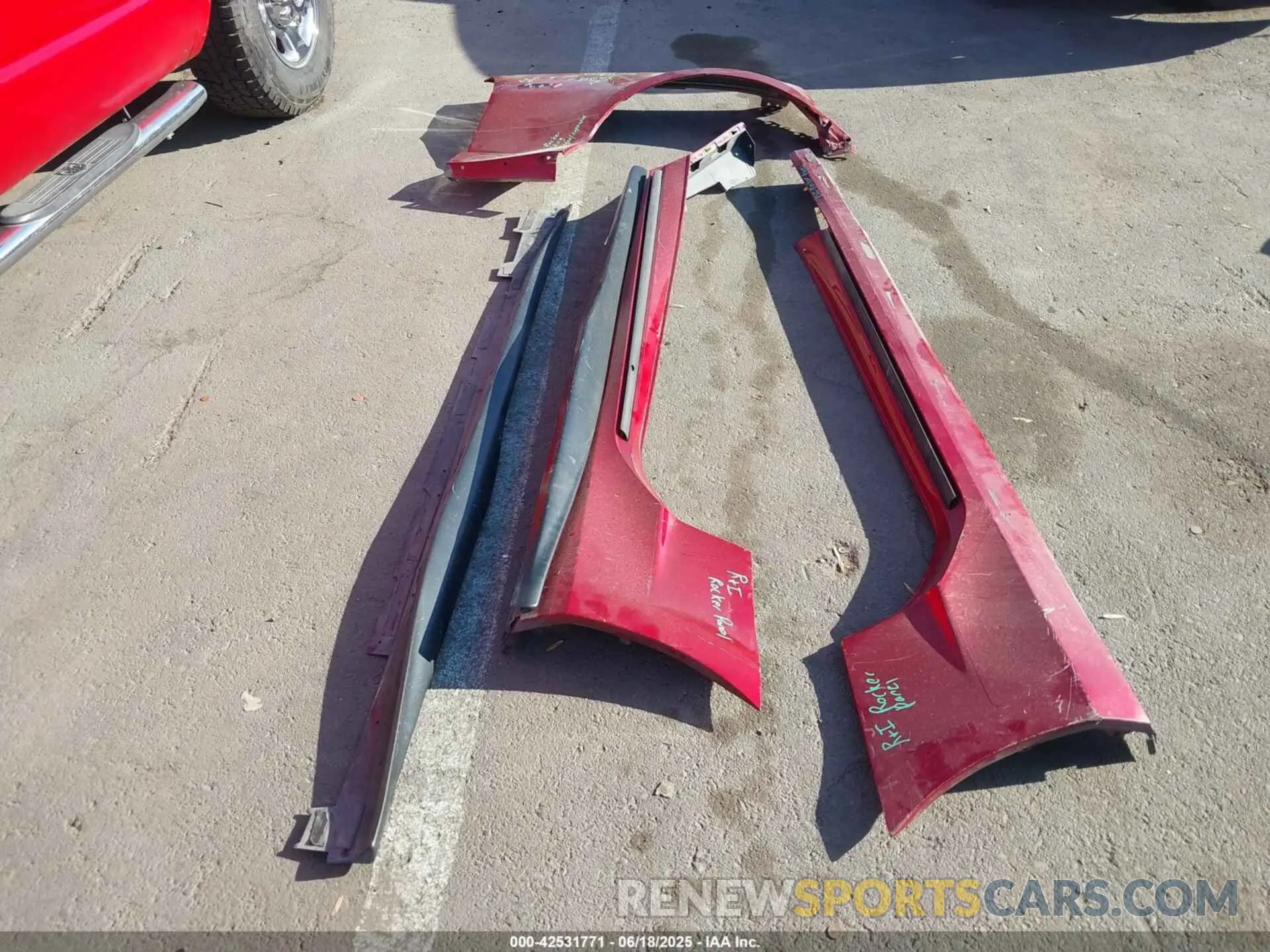 12 Photograph of a damaged car 1G1FF1R71M0112447 CHEVROLET CAMARO 2021