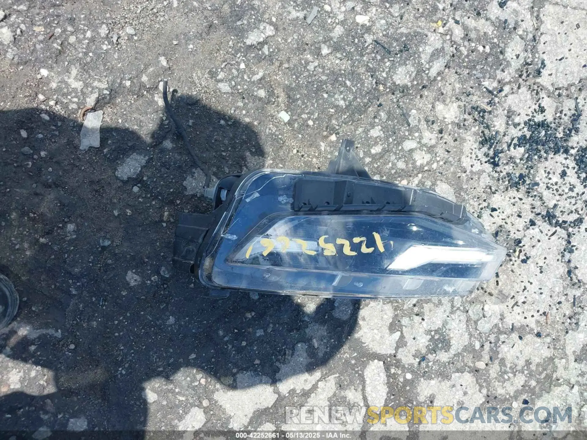 12 Photograph of a damaged car 1G1FB1RX3N0101236 CHEVROLET CAMARO 2022