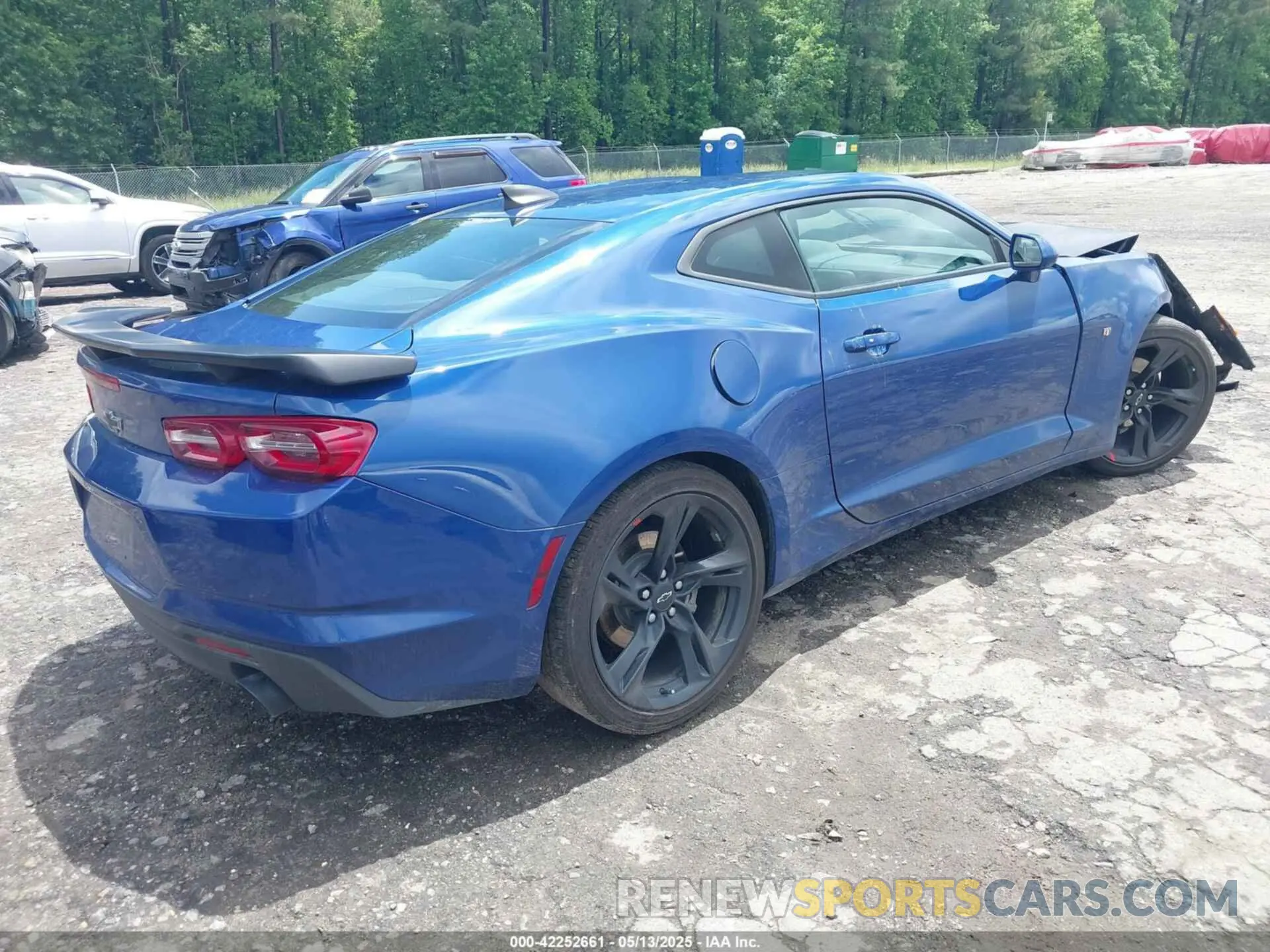 4 Photograph of a damaged car 1G1FB1RX3N0101236 CHEVROLET CAMARO 2022