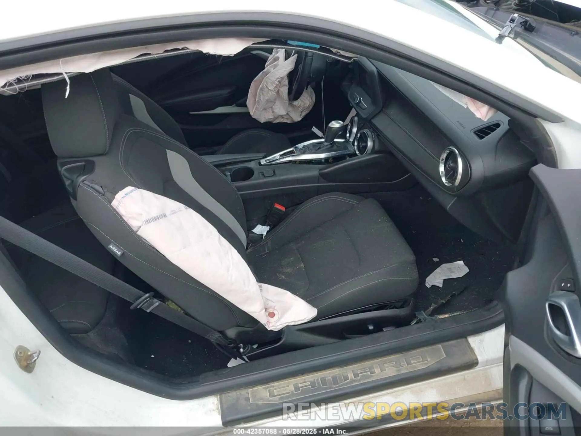 5 Photograph of a damaged car 1G1FB1RX8N0118727 CHEVROLET CAMARO 2022