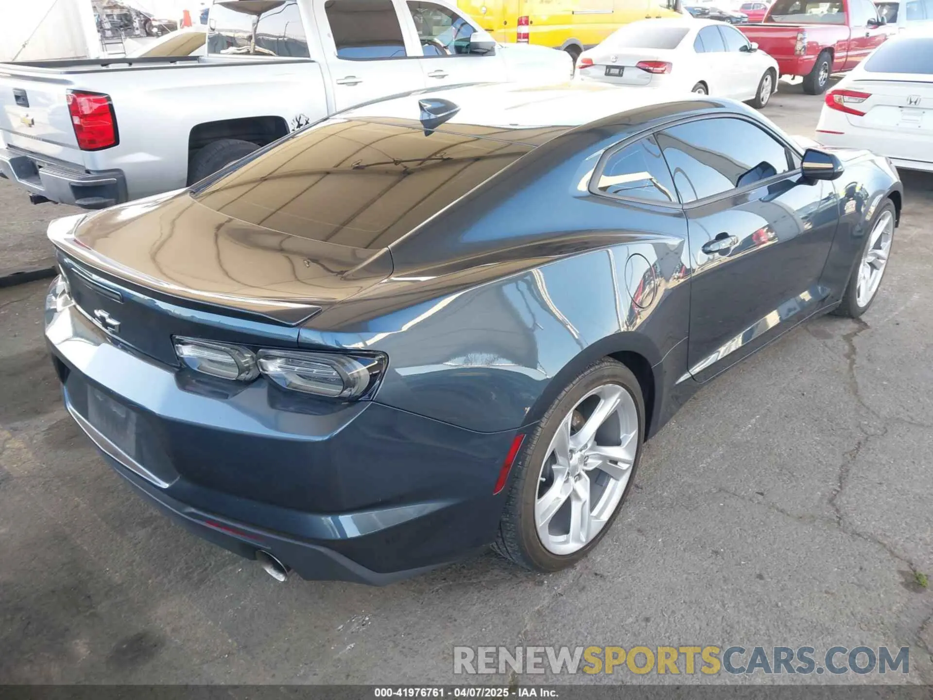 4 Photograph of a damaged car 1G1FF1R75N0132301 CHEVROLET CAMARO 2022