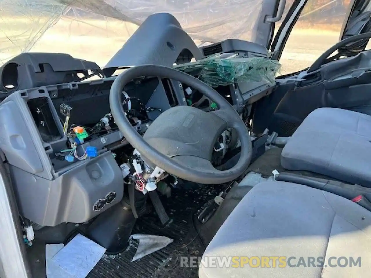 6 Photograph of a damaged car JALCDW160L7010058 CHEVROLET C/K4500 2020