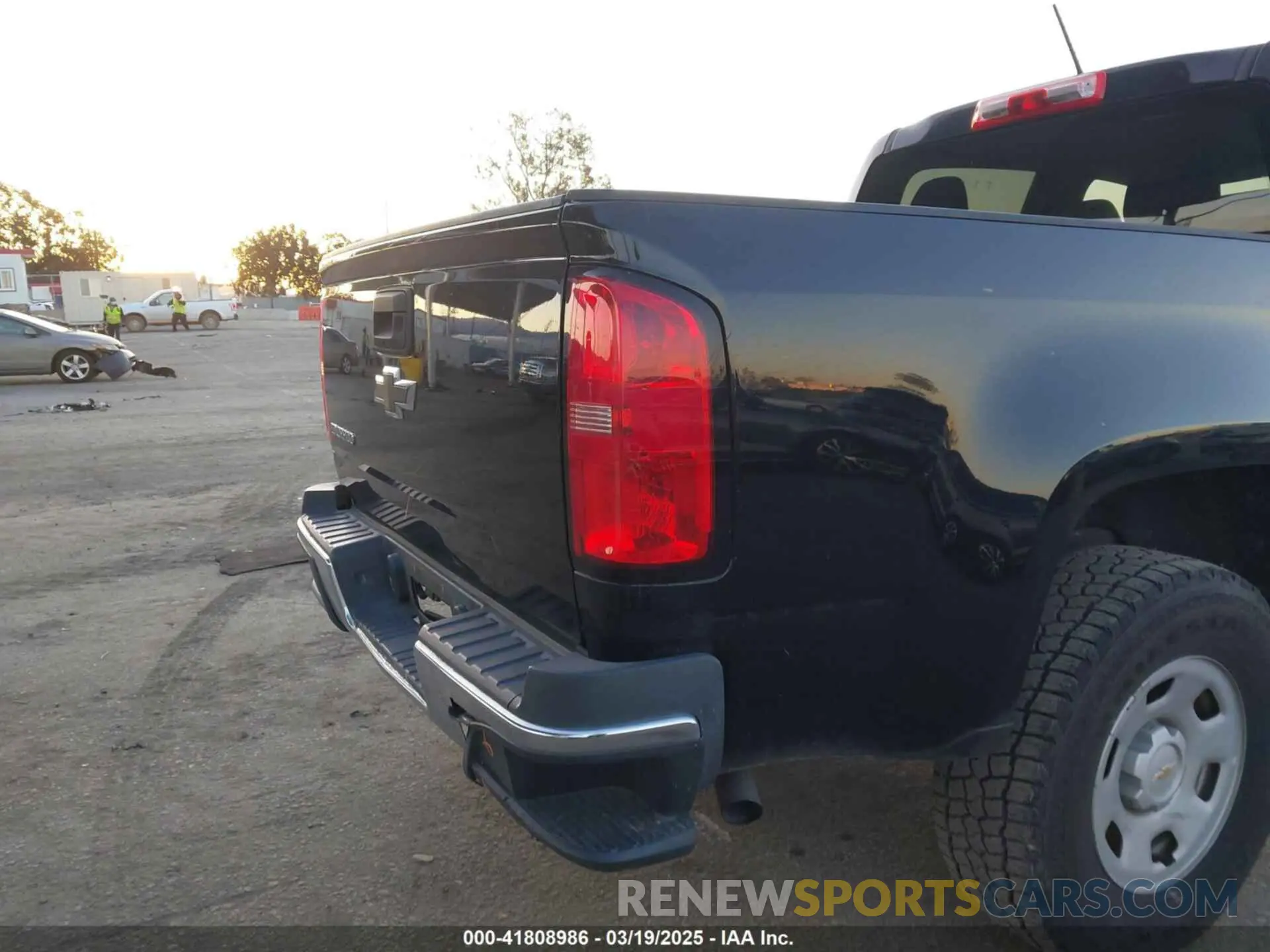 6 Photograph of a damaged car 1GCGSBEA7K1125693 CHEVROLET COLORADO 2019
