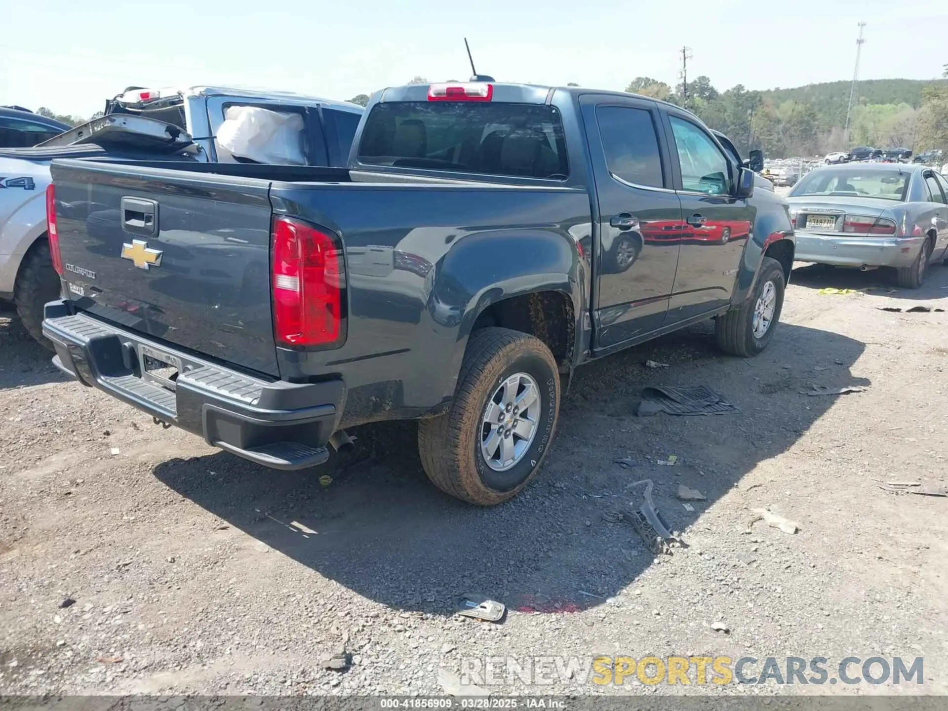 4 Photograph of a damaged car 1GCGSBEAXK1174709 CHEVROLET COLORADO 2019