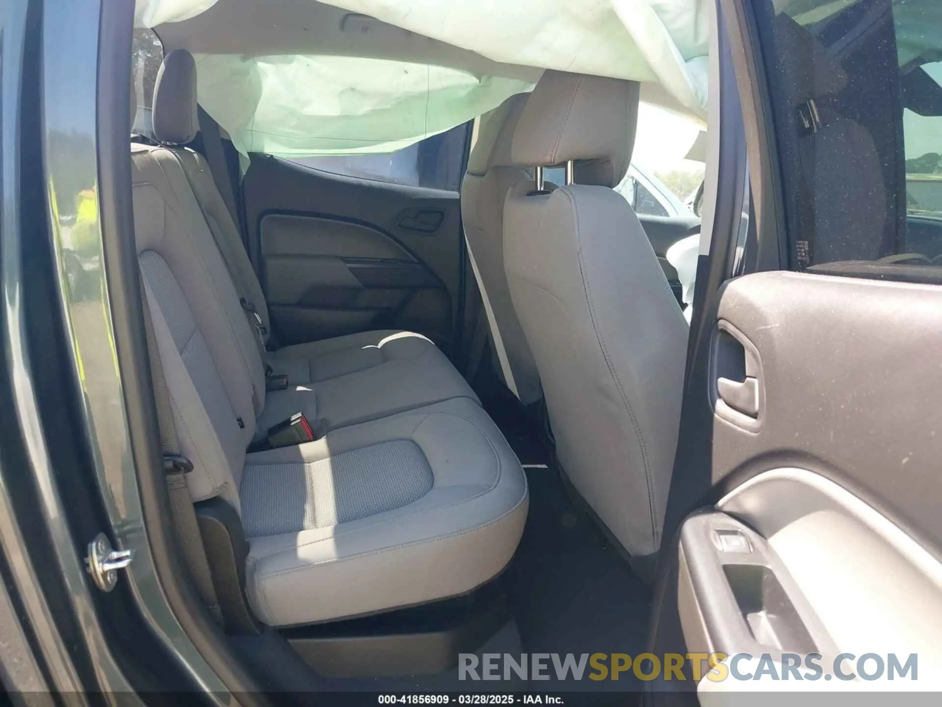 8 Photograph of a damaged car 1GCGSBEAXK1174709 CHEVROLET COLORADO 2019