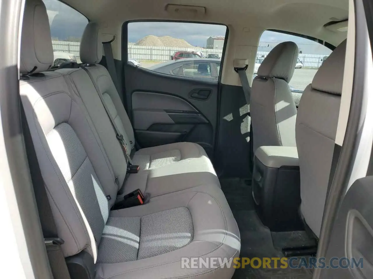 10 Photograph of a damaged car 1GCGSBEAXK1192417 CHEVROLET COLORADO 2019