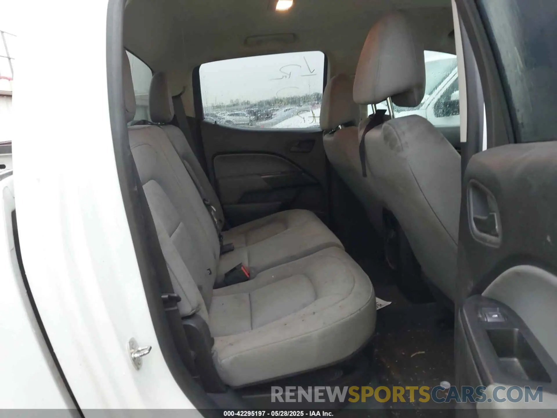 8 Photograph of a damaged car 1GCGSBEN0K1254202 CHEVROLET COLORADO 2019