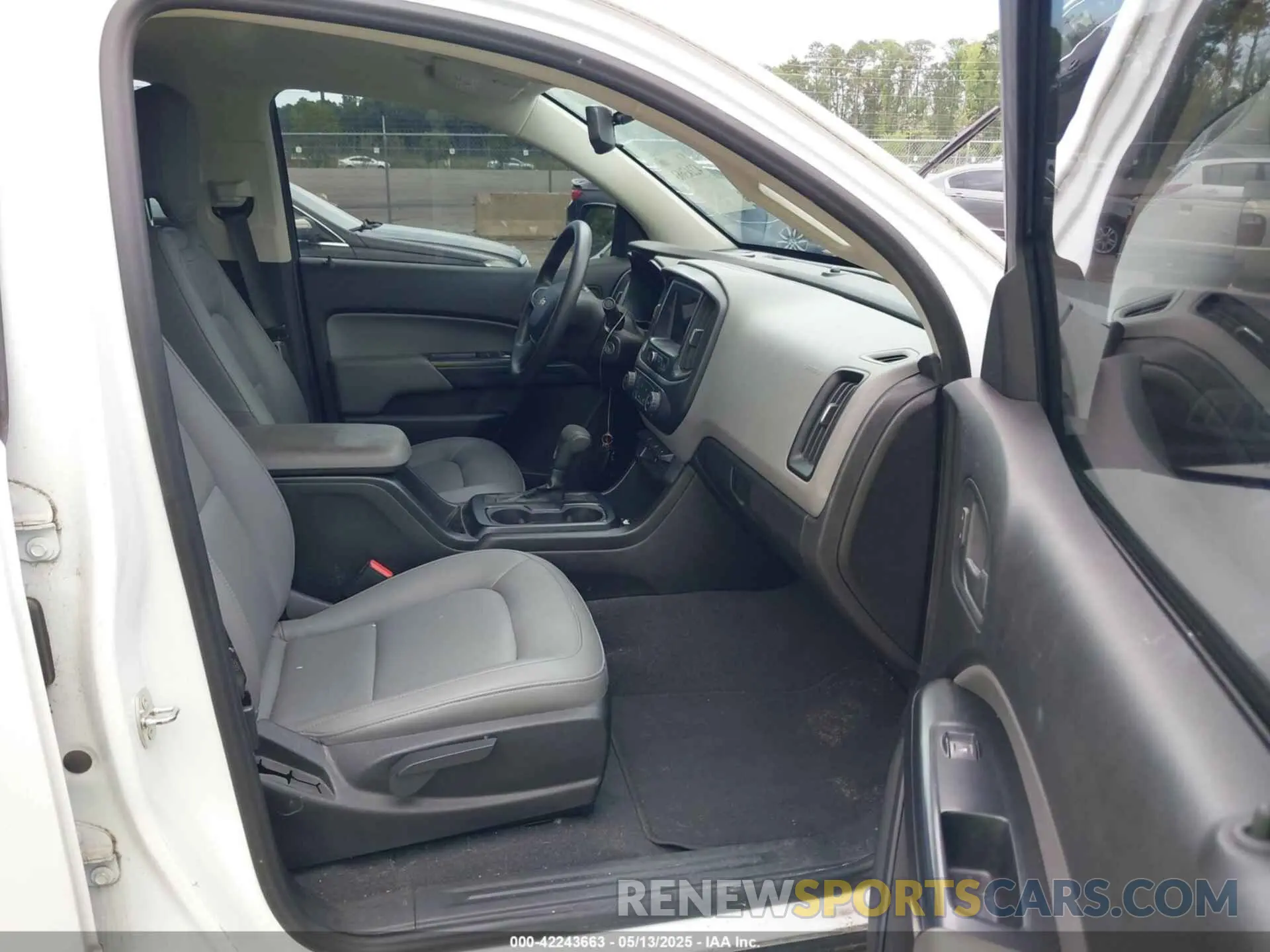 5 Photograph of a damaged car 1GCGSBEN2K1124325 CHEVROLET COLORADO 2019