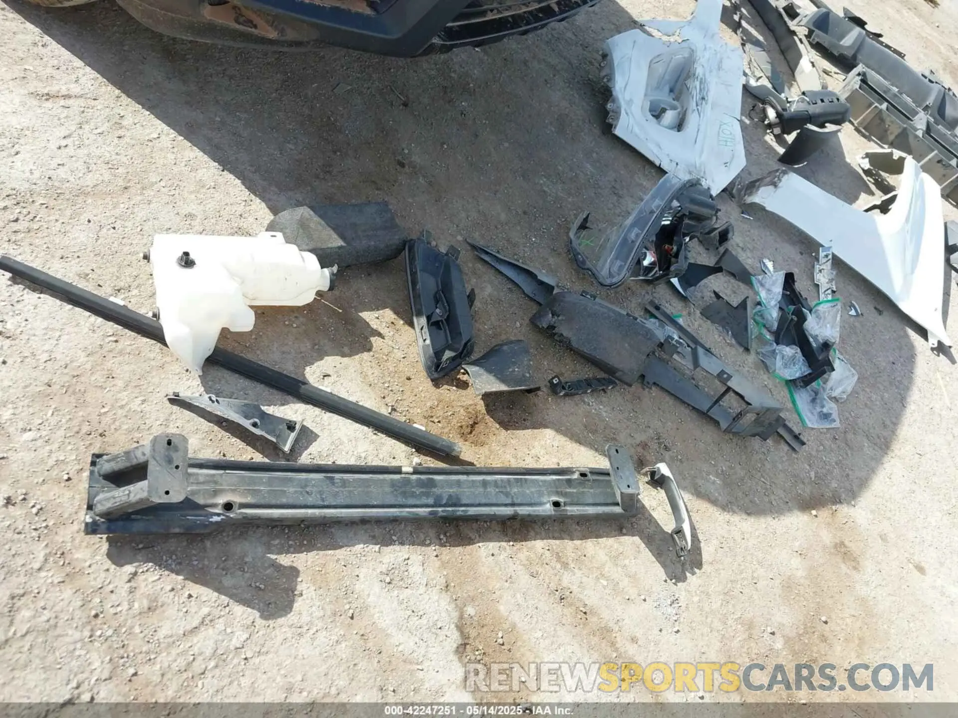 18 Photograph of a damaged car 1GCGSBEN2K1153095 CHEVROLET COLORADO 2019