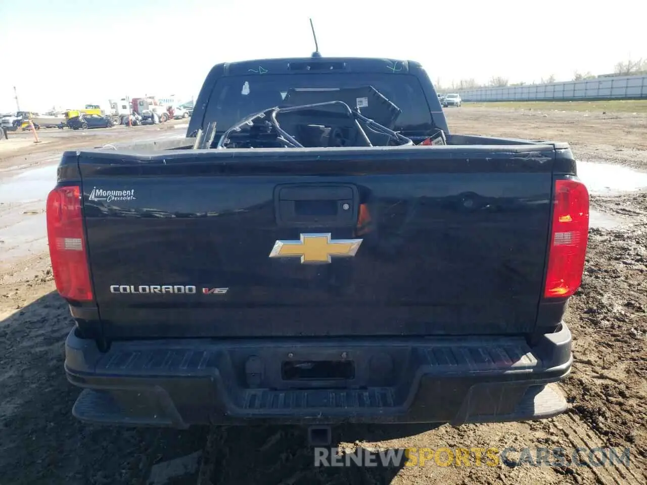 6 Photograph of a damaged car 1GCGSBEN3K1100695 CHEVROLET COLORADO 2019