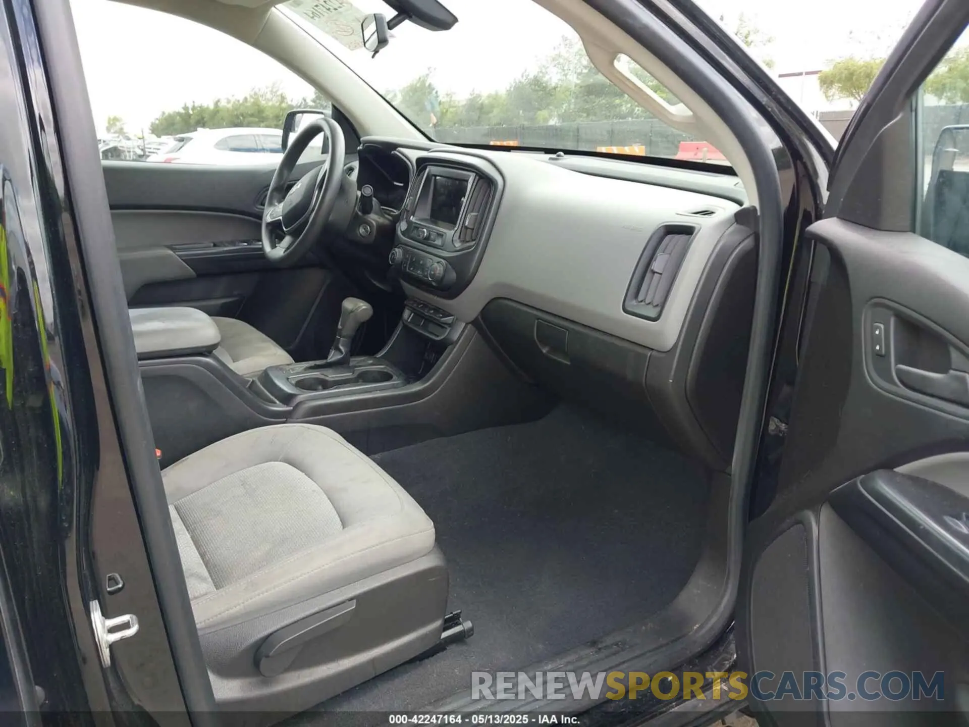 5 Photograph of a damaged car 1GCGSBEN6K1146263 CHEVROLET COLORADO 2019