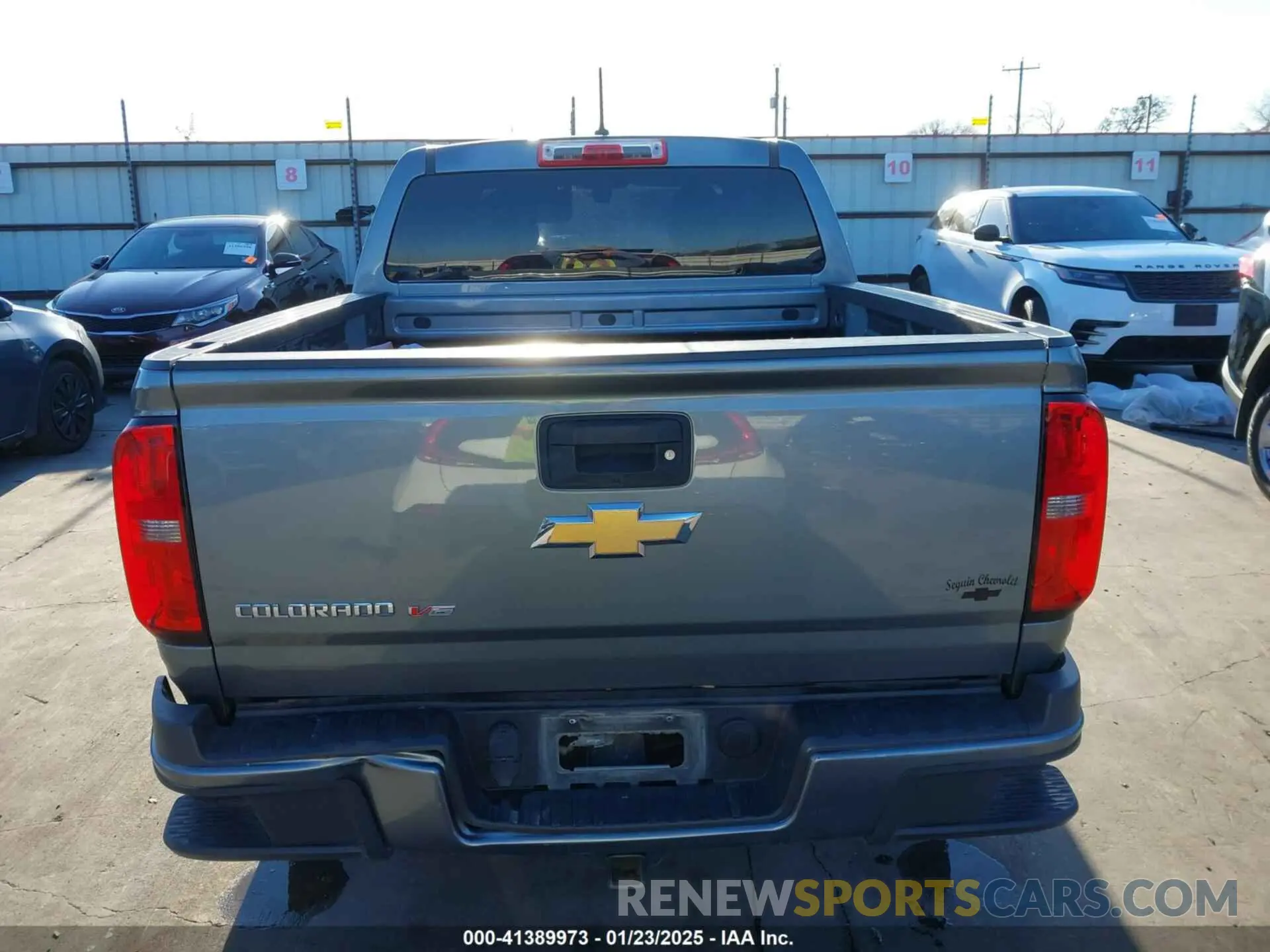 17 Photograph of a damaged car 1GCGSBEN9K1204074 CHEVROLET COLORADO 2019