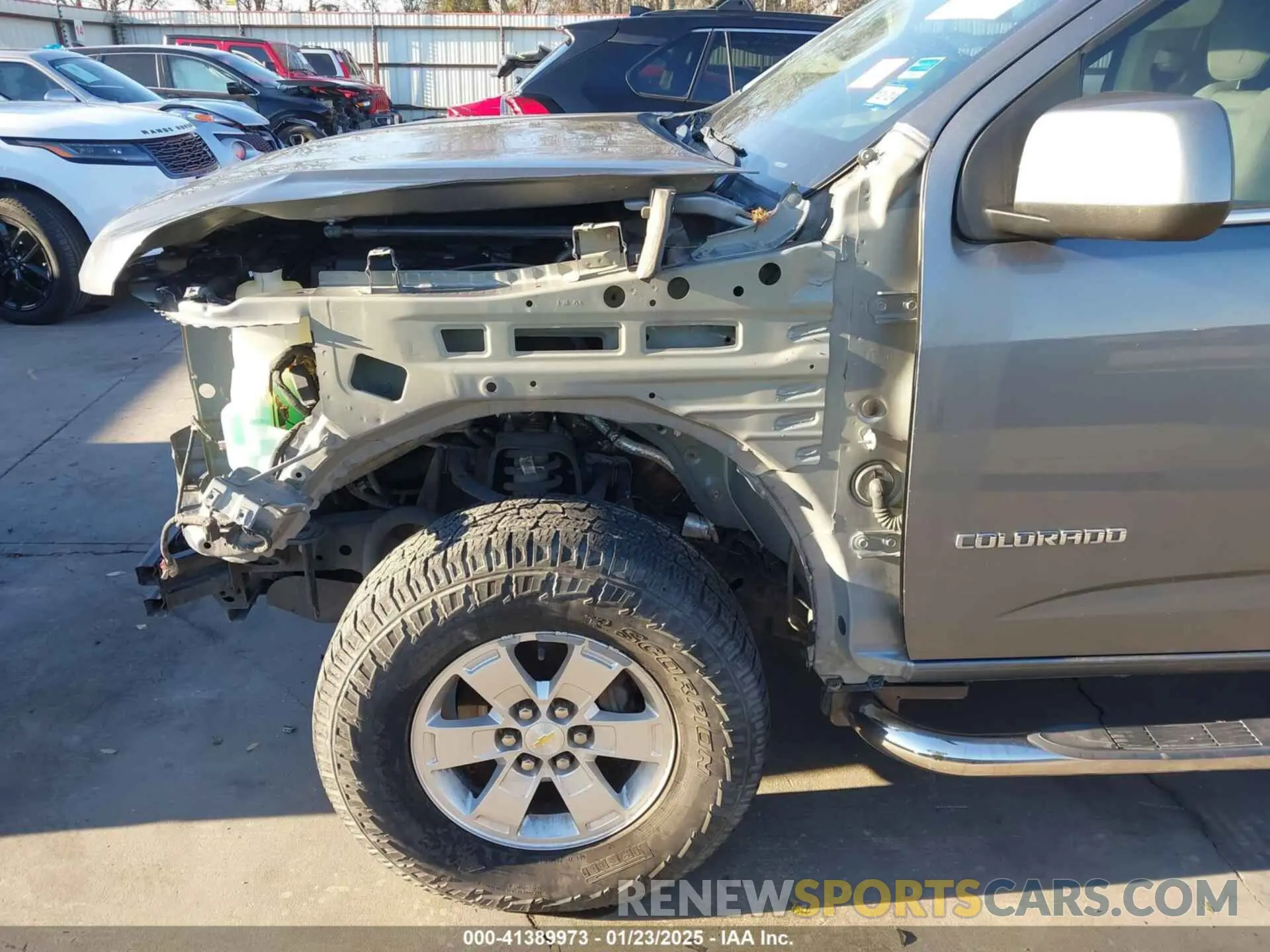 18 Photograph of a damaged car 1GCGSBEN9K1204074 CHEVROLET COLORADO 2019