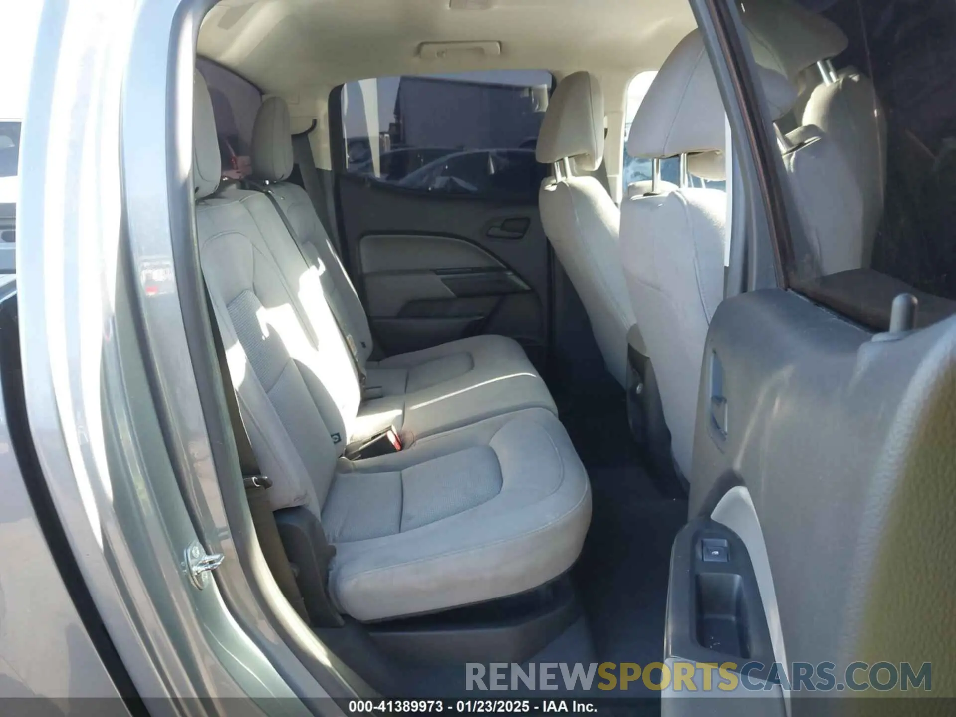 8 Photograph of a damaged car 1GCGSBEN9K1204074 CHEVROLET COLORADO 2019