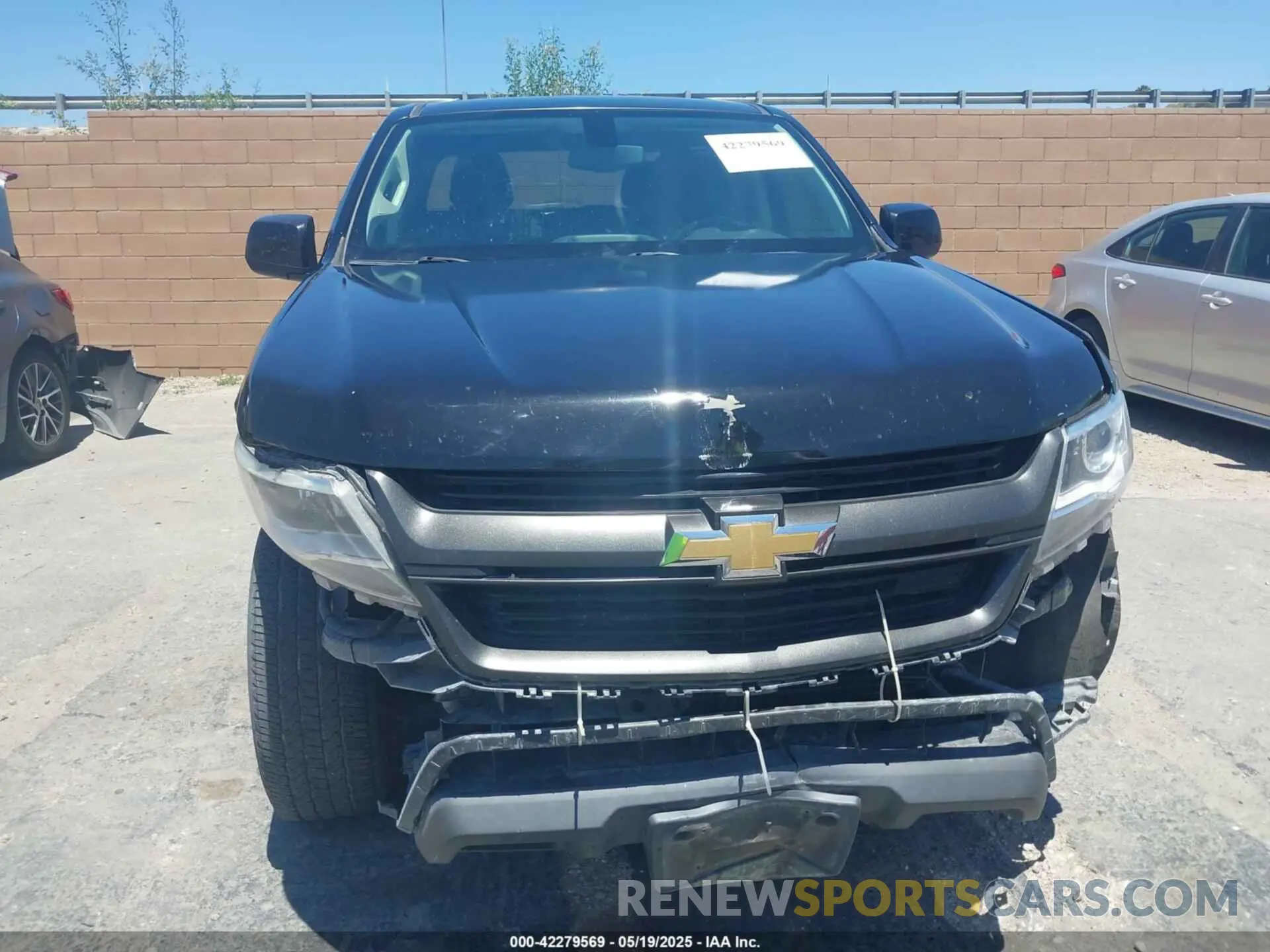 12 Photograph of a damaged car 1GCGSCEA0K1105615 CHEVROLET COLORADO 2019