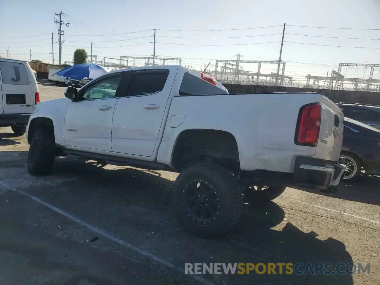2 Photograph of a damaged car 1GCGSCEAXK1193945 CHEVROLET COLORADO 2019