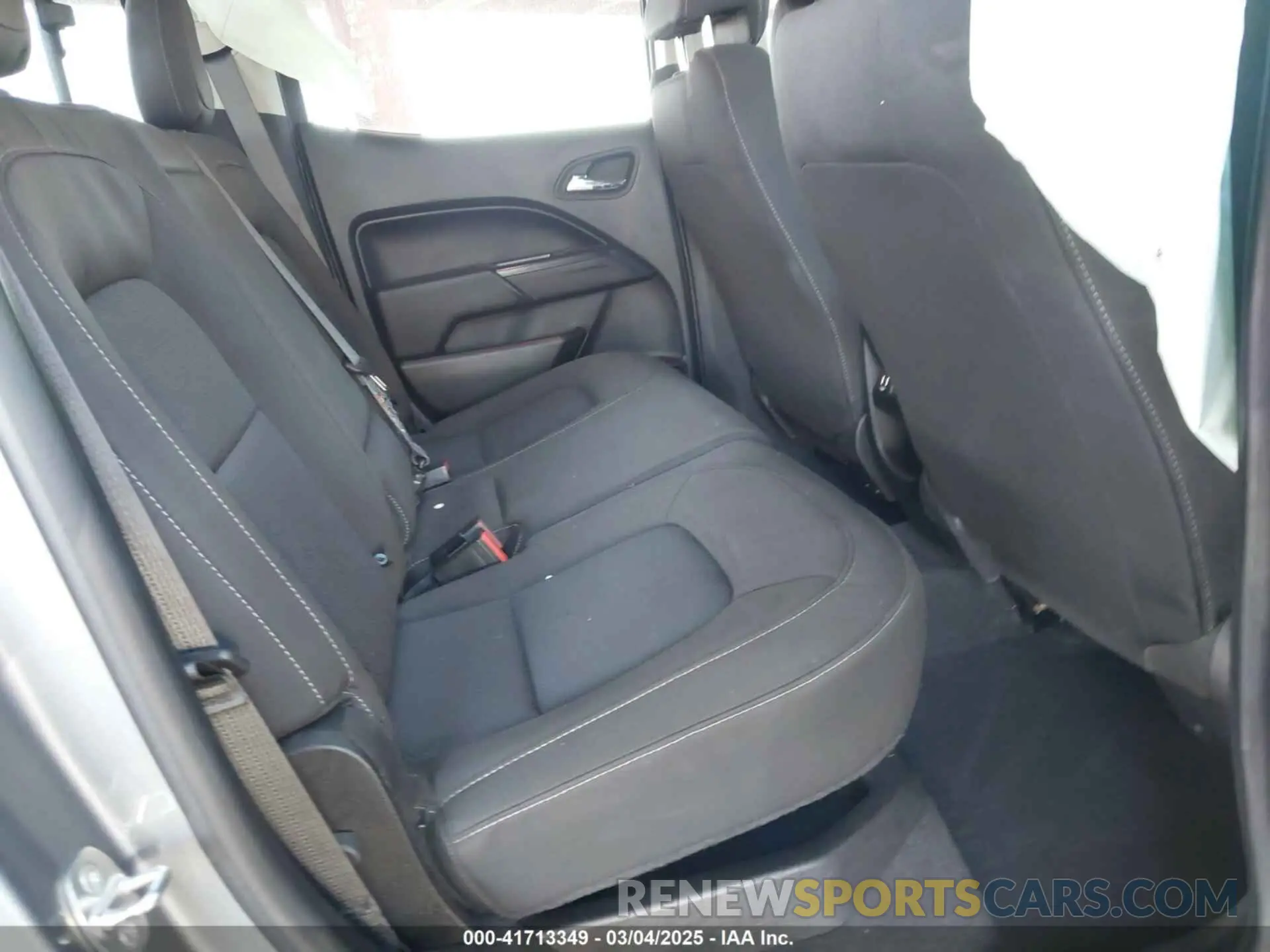 8 Photograph of a damaged car 1GCGSCEAXK1359591 CHEVROLET COLORADO 2019