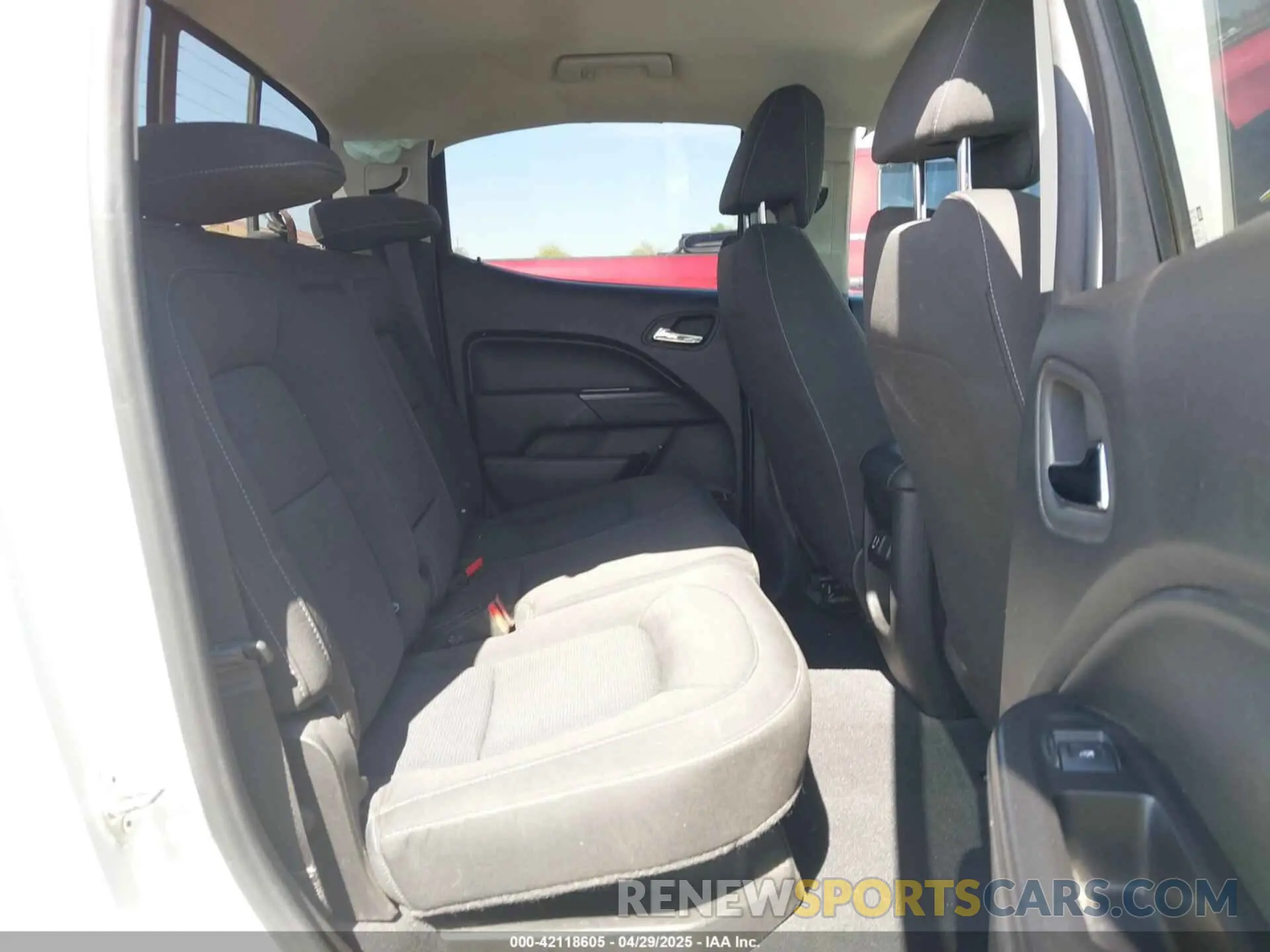 8 Photograph of a damaged car 1GCGSCEN1K1146225 CHEVROLET COLORADO 2019