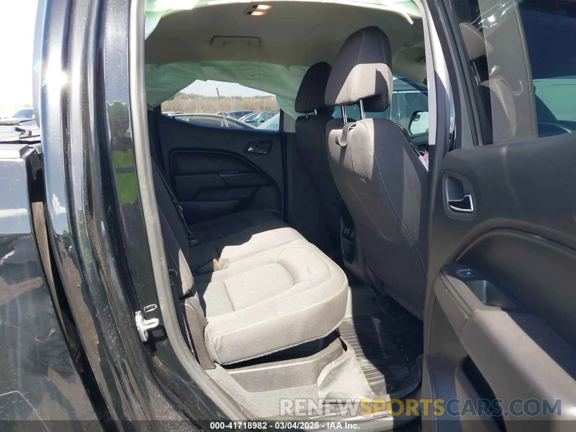 8 Photograph of a damaged car 1GCGSCEN1K1198597 CHEVROLET COLORADO 2019
