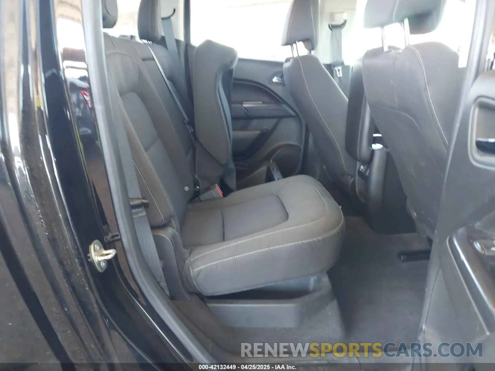 8 Photograph of a damaged car 1GCGSCEN2K1103707 CHEVROLET COLORADO 2019